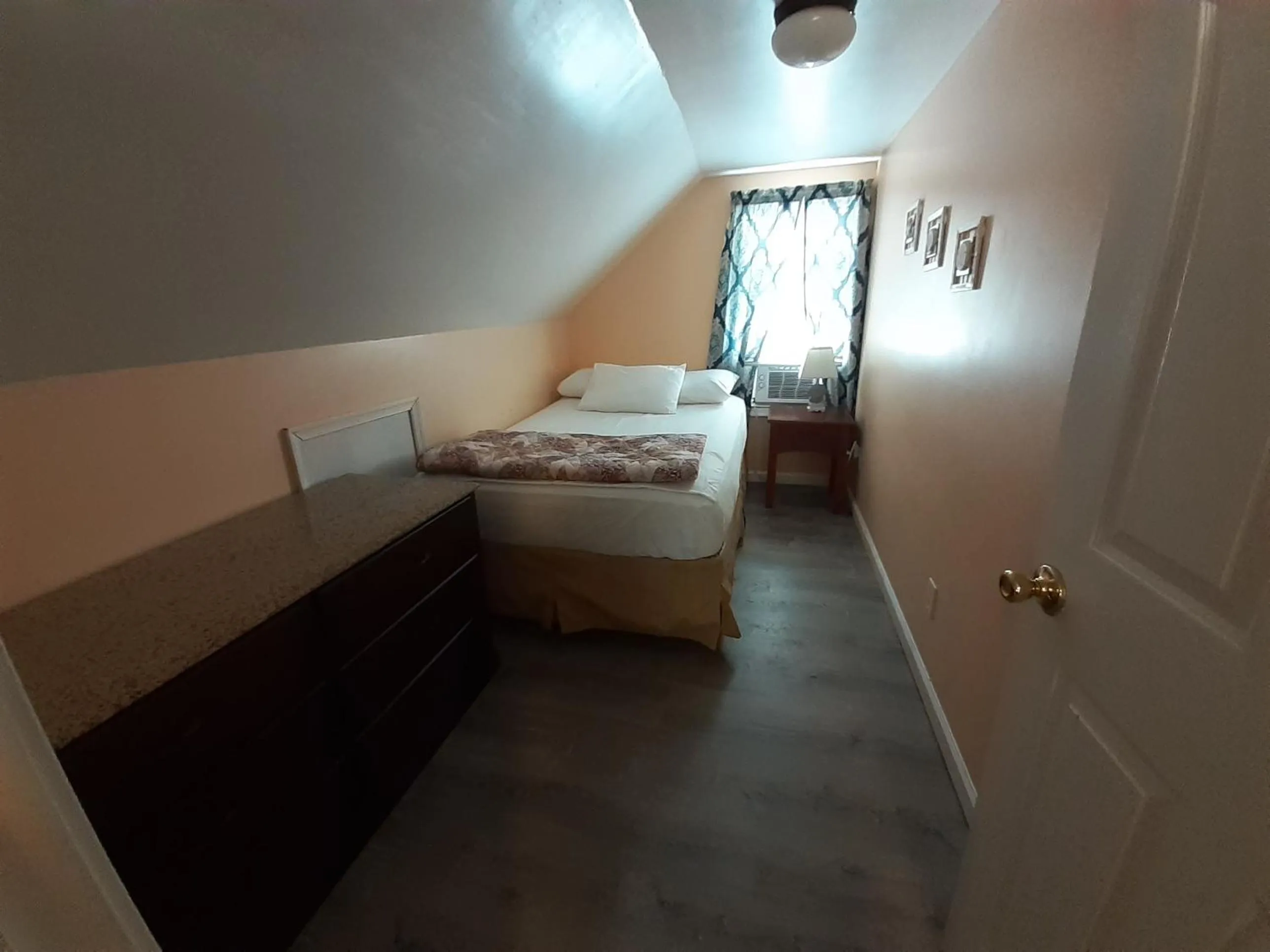 Atlantic Breeze Motel & Apartments