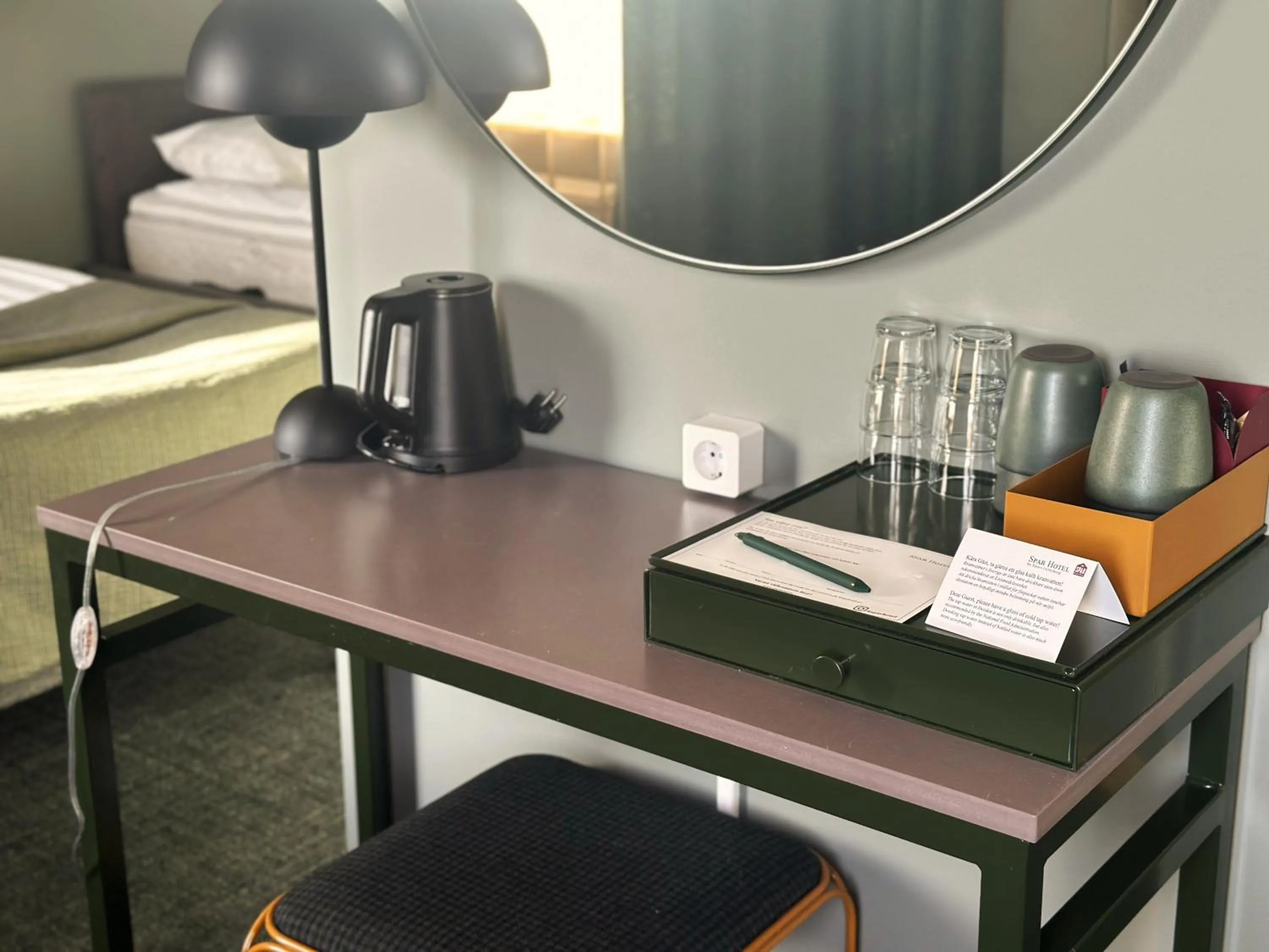 Coffee/tea facilities, Bed in Spar Hotel Gårda