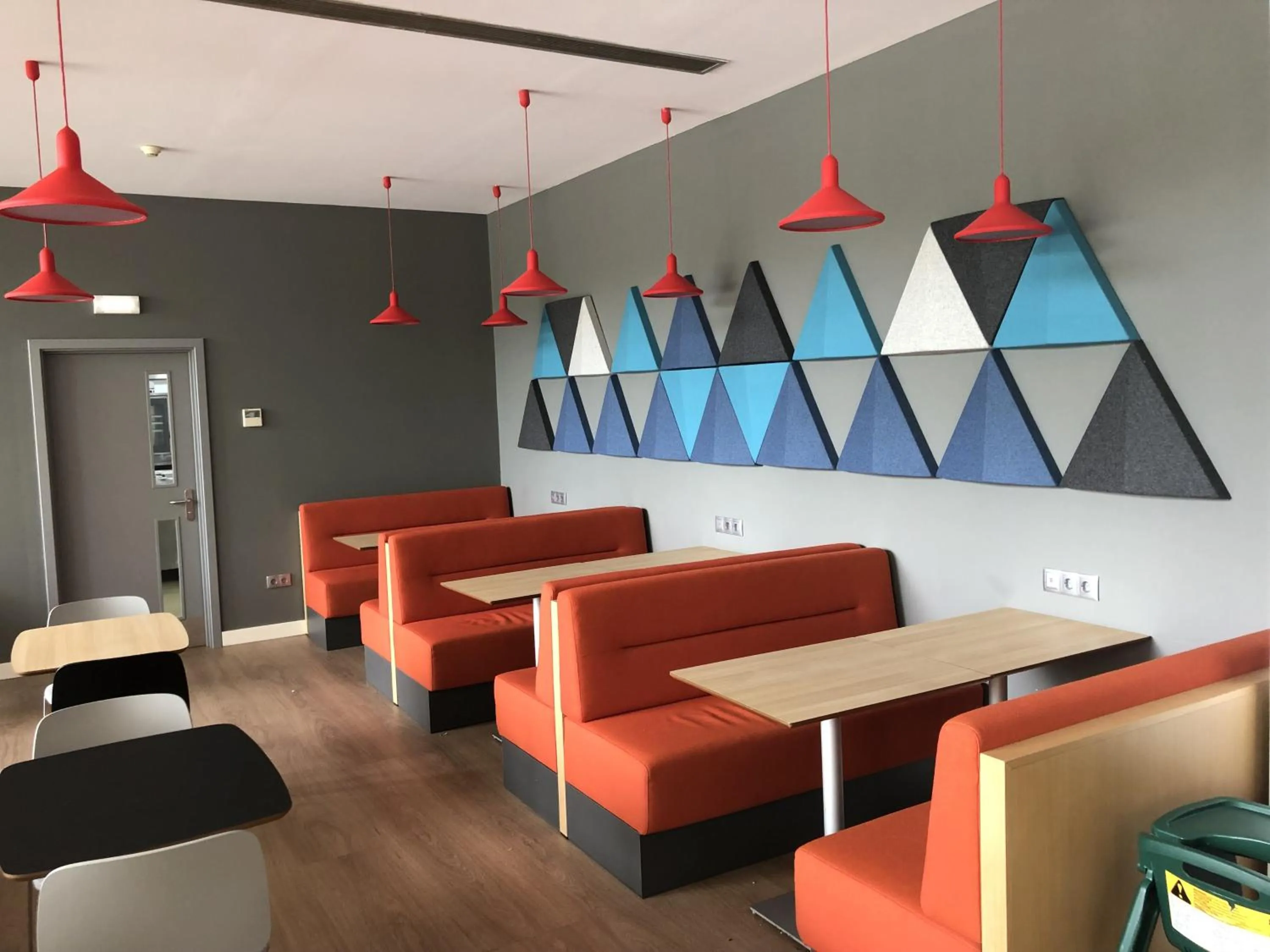 Restaurant/places to eat in Holiday Inn Express Porto Exponor by IHG