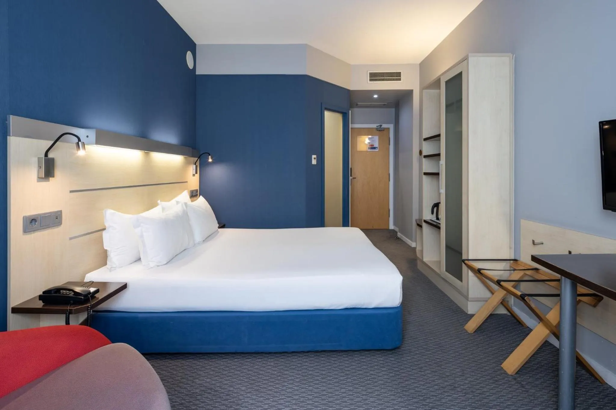 Photo of the whole room, Bed in Holiday Inn Express Porto Exponor by IHG