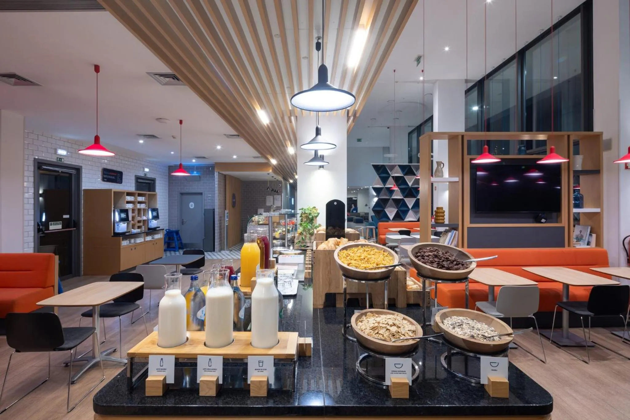 Breakfast in Holiday Inn Express Porto Exponor by IHG