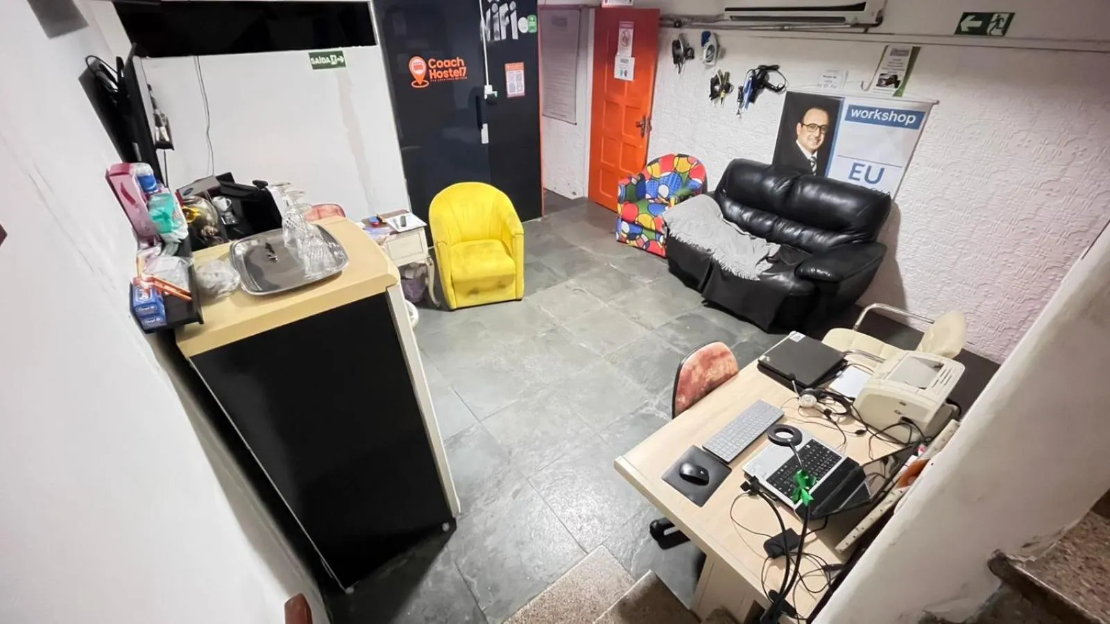 Communal lounge/ TV room in COACHHOSTEL7