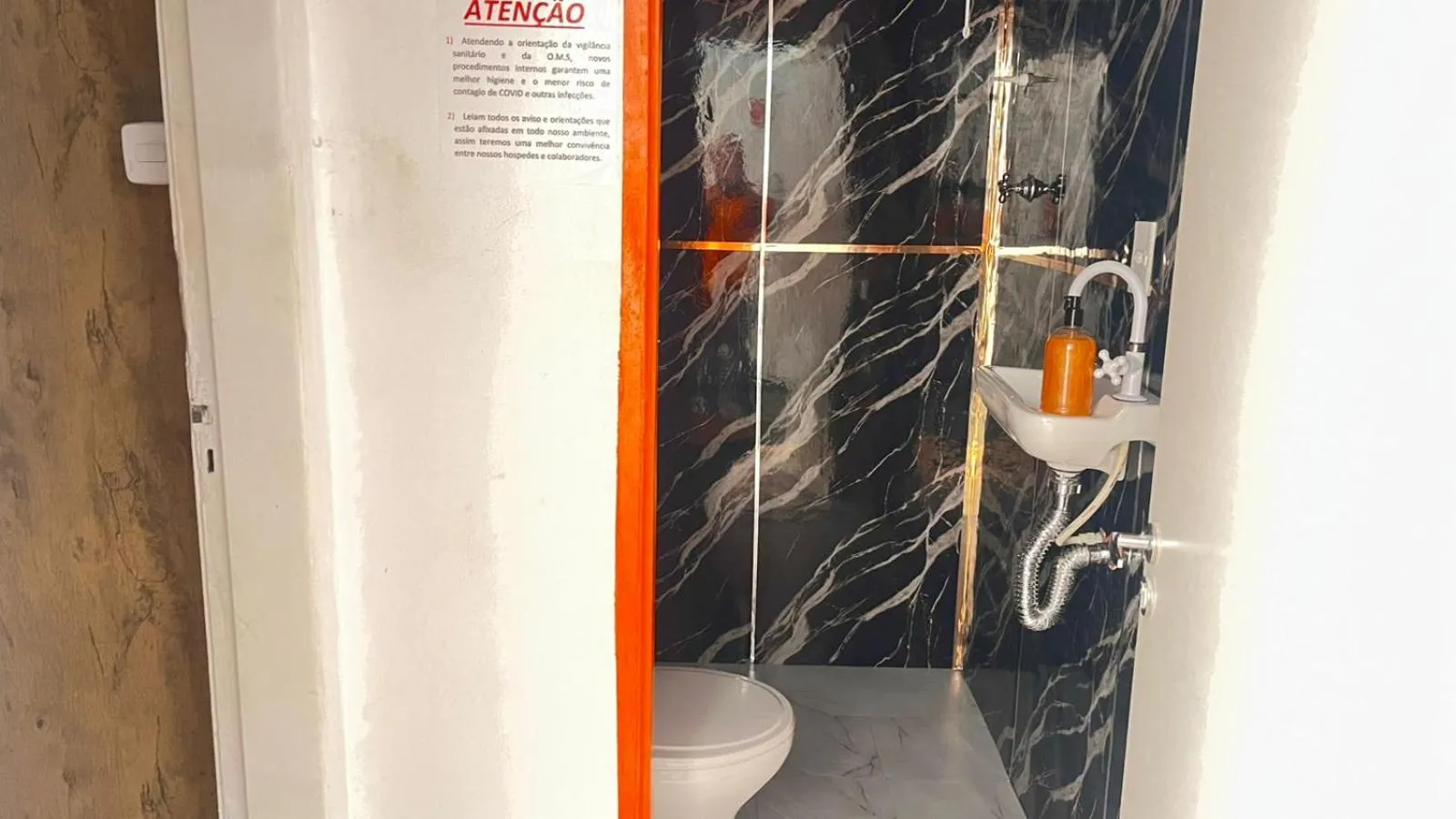 Shower in COACHHOSTEL7