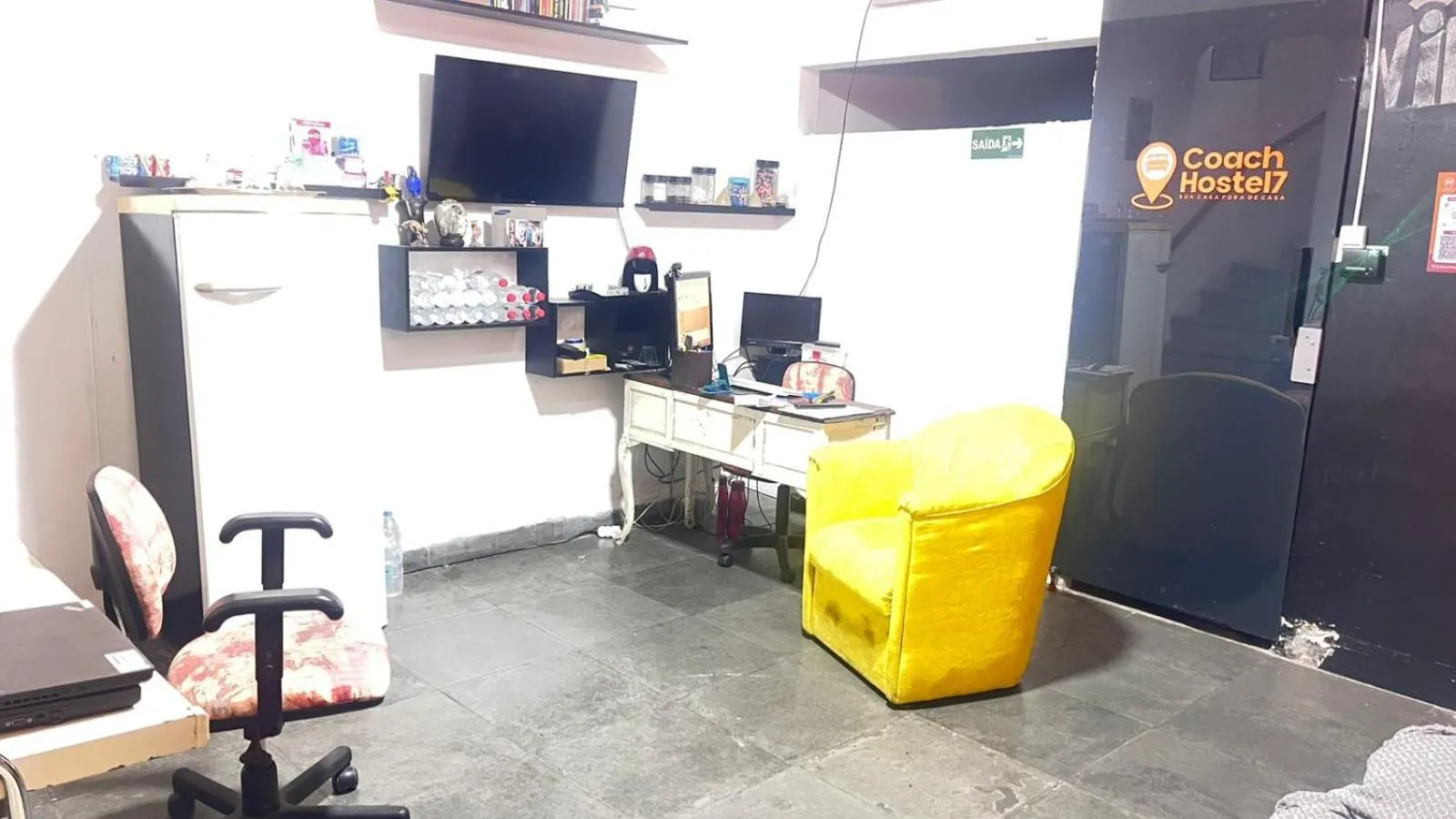 Communal lounge/ TV room in COACHHOSTEL7