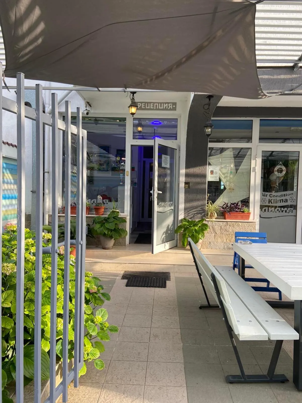 Facade/entrance in Lilia 2 Family Hotel