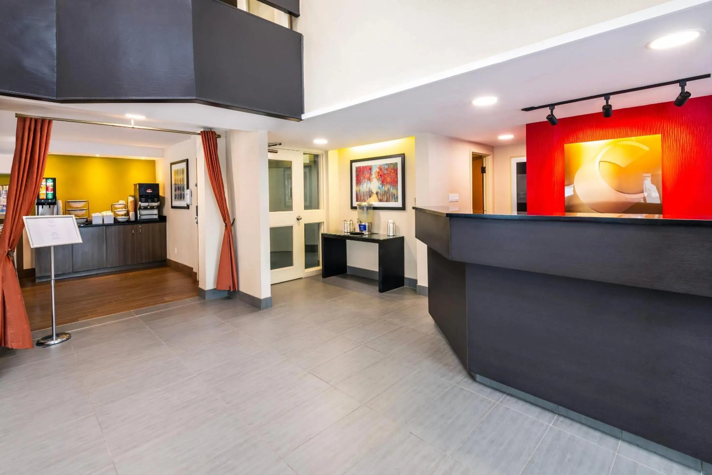 Lobby or reception in Comfort Inn Gatineau
