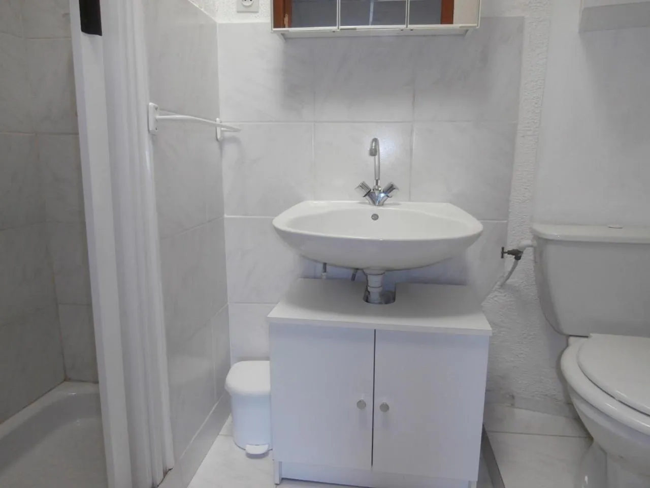 Shower in Le Claux des Hespérides