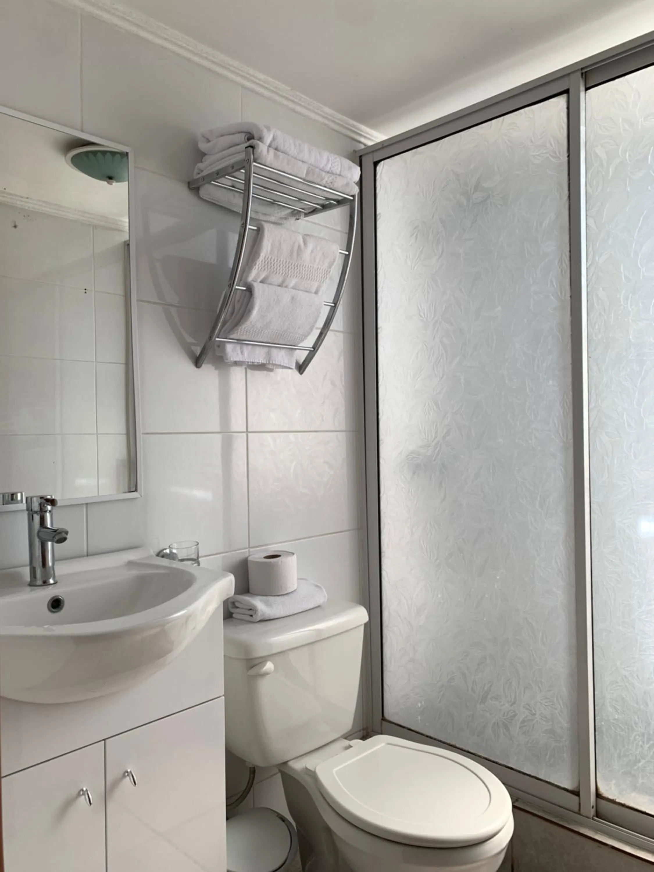 Shower in Hotel Reina Victoria Valparaíso