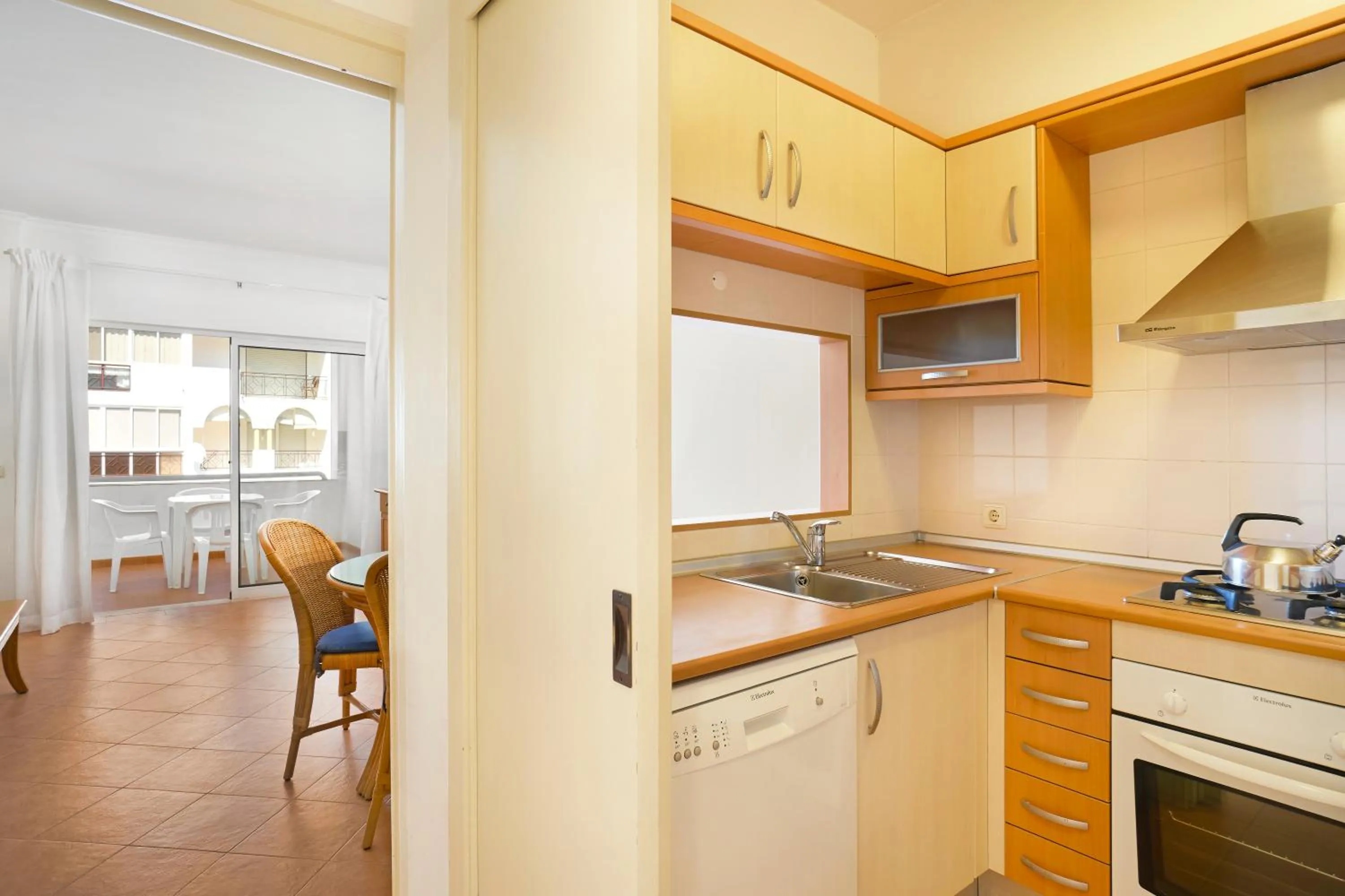 Kitchen or kitchenette in Golden Club Cabanas
