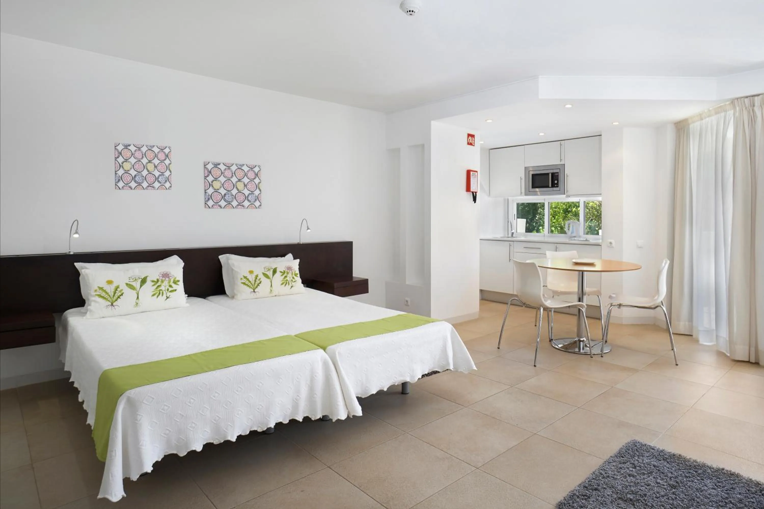 Kitchen or kitchenette, Bed in Golden Club Cabanas