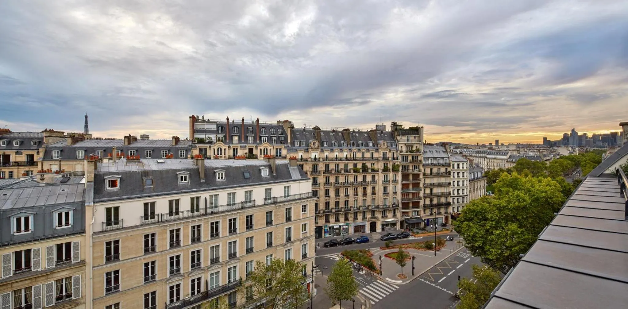 Neighbourhood in Ampère