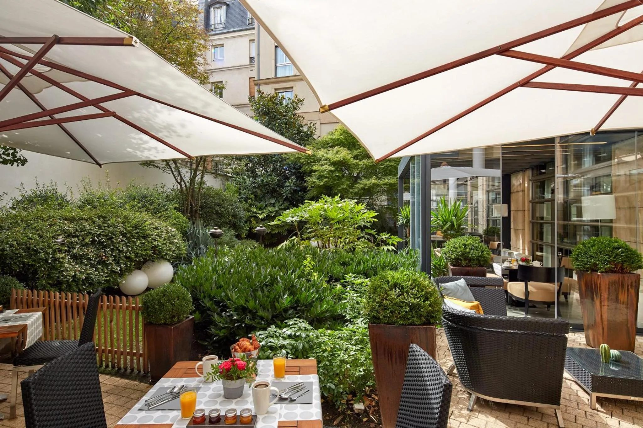 Property building in Ampère