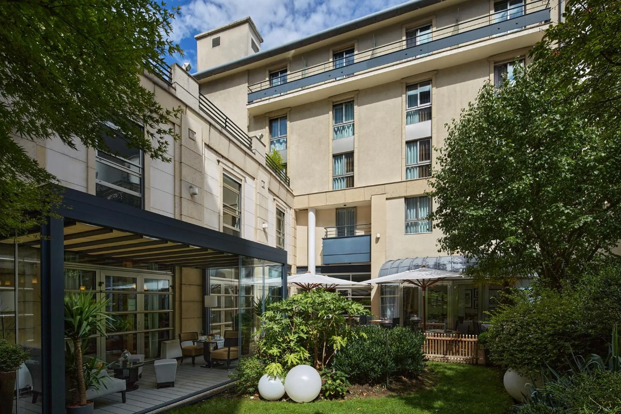 Property building in Ampère