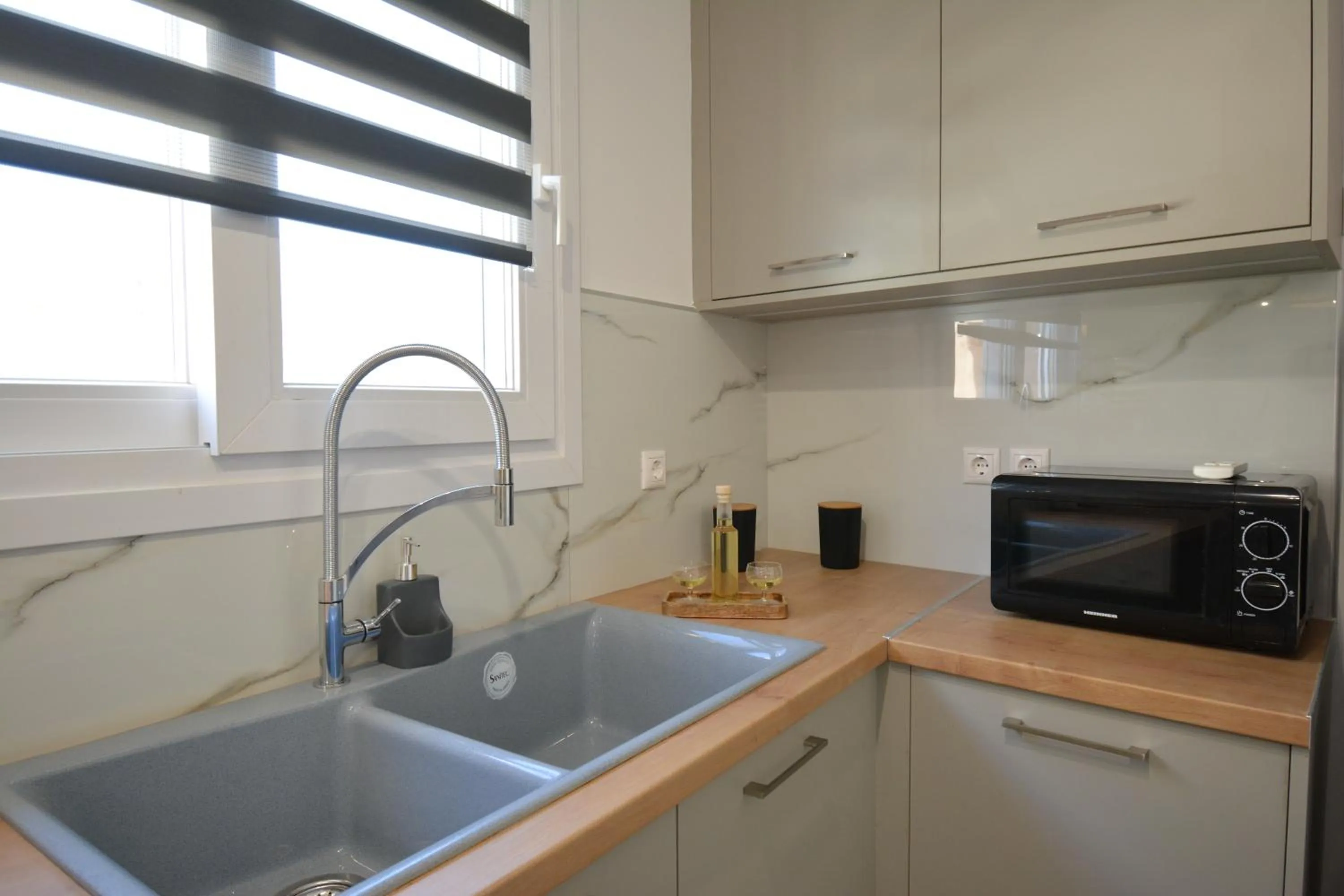 Michalianna Suites "by Checkin"