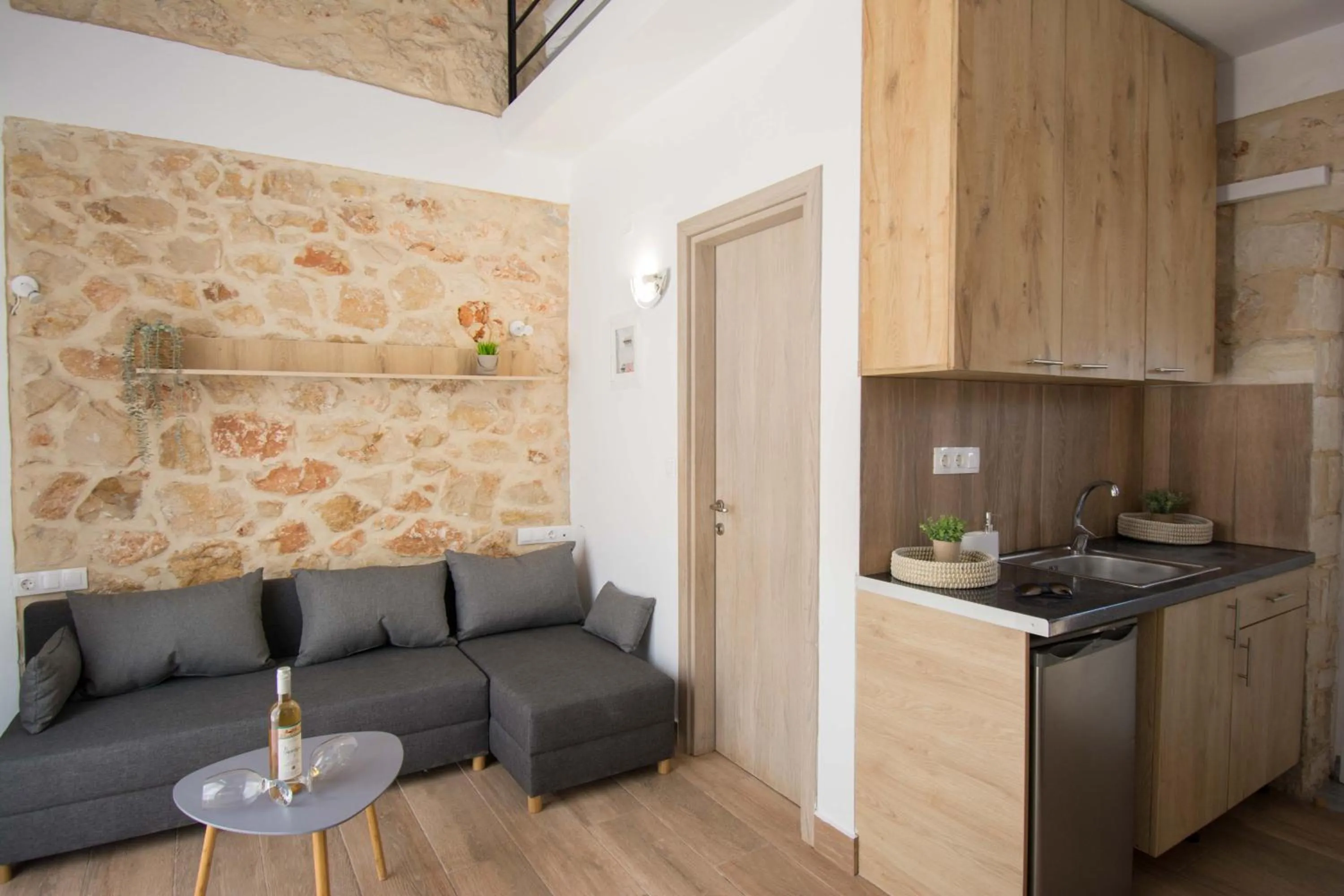 Michalianna Suites "by Checkin"