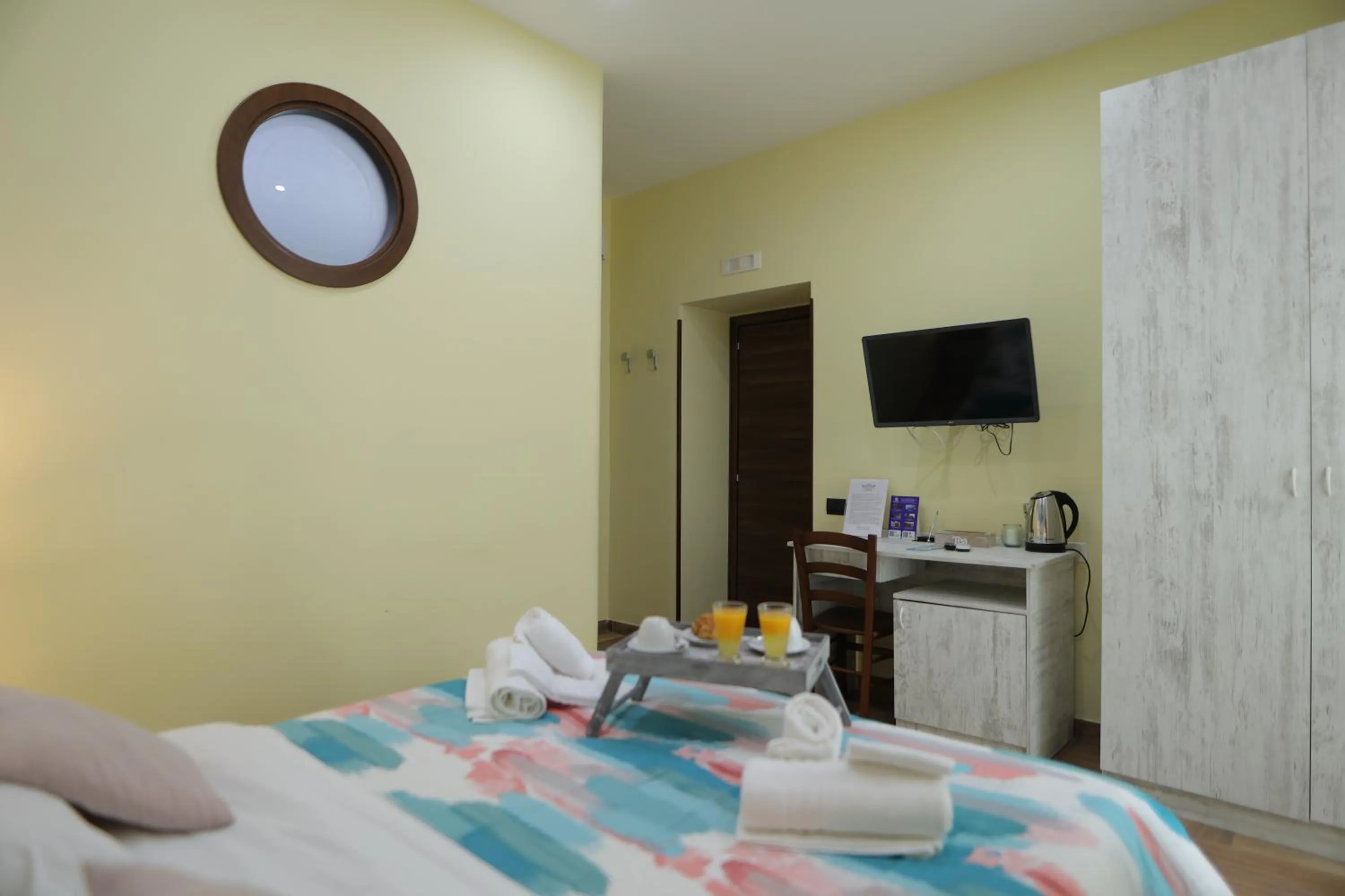 TV and multimedia, Bed in L'Ammor e Napule