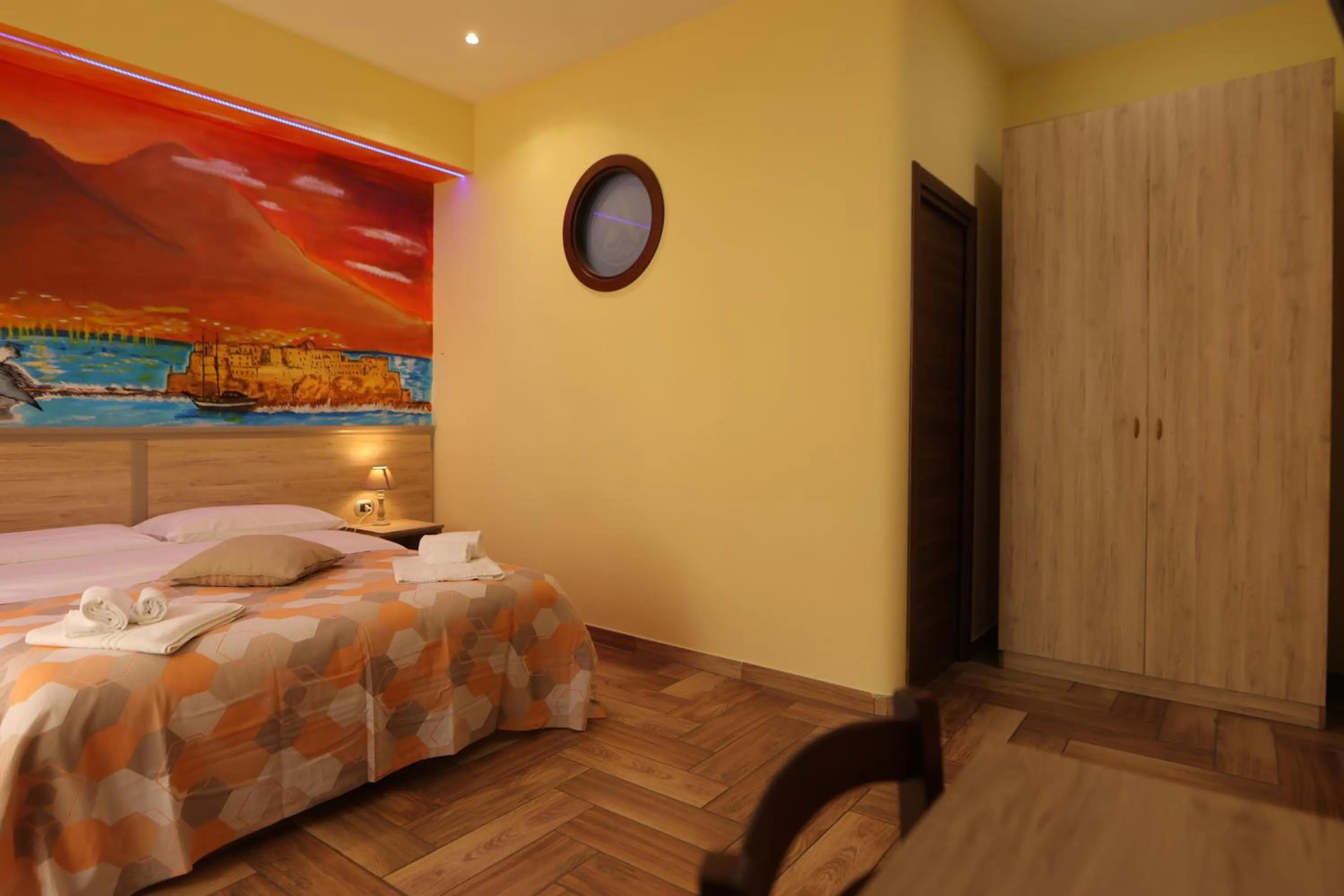 Photo of the whole room, Bed in L'Ammor e Napule