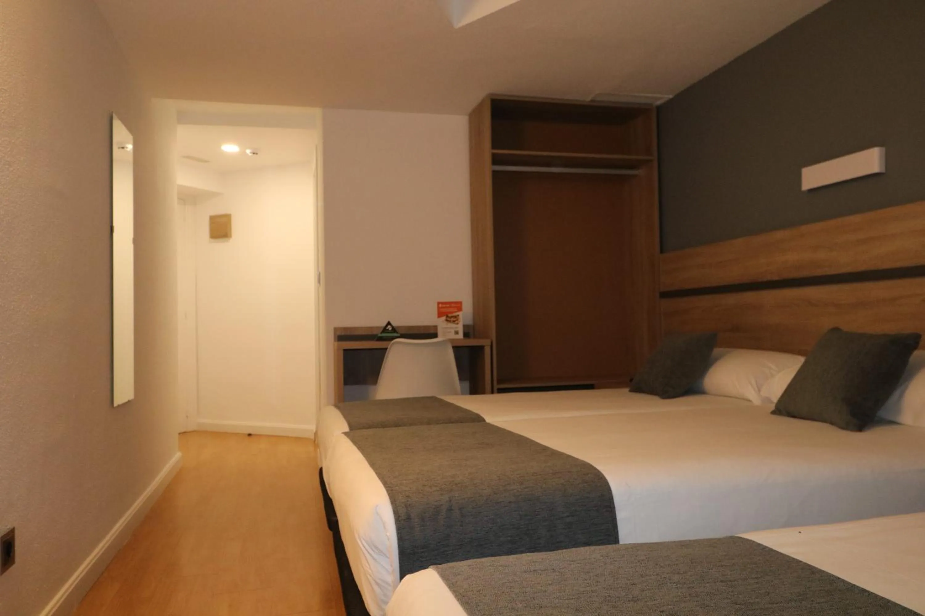 Bed in Hostal Alda Palencia Plaza