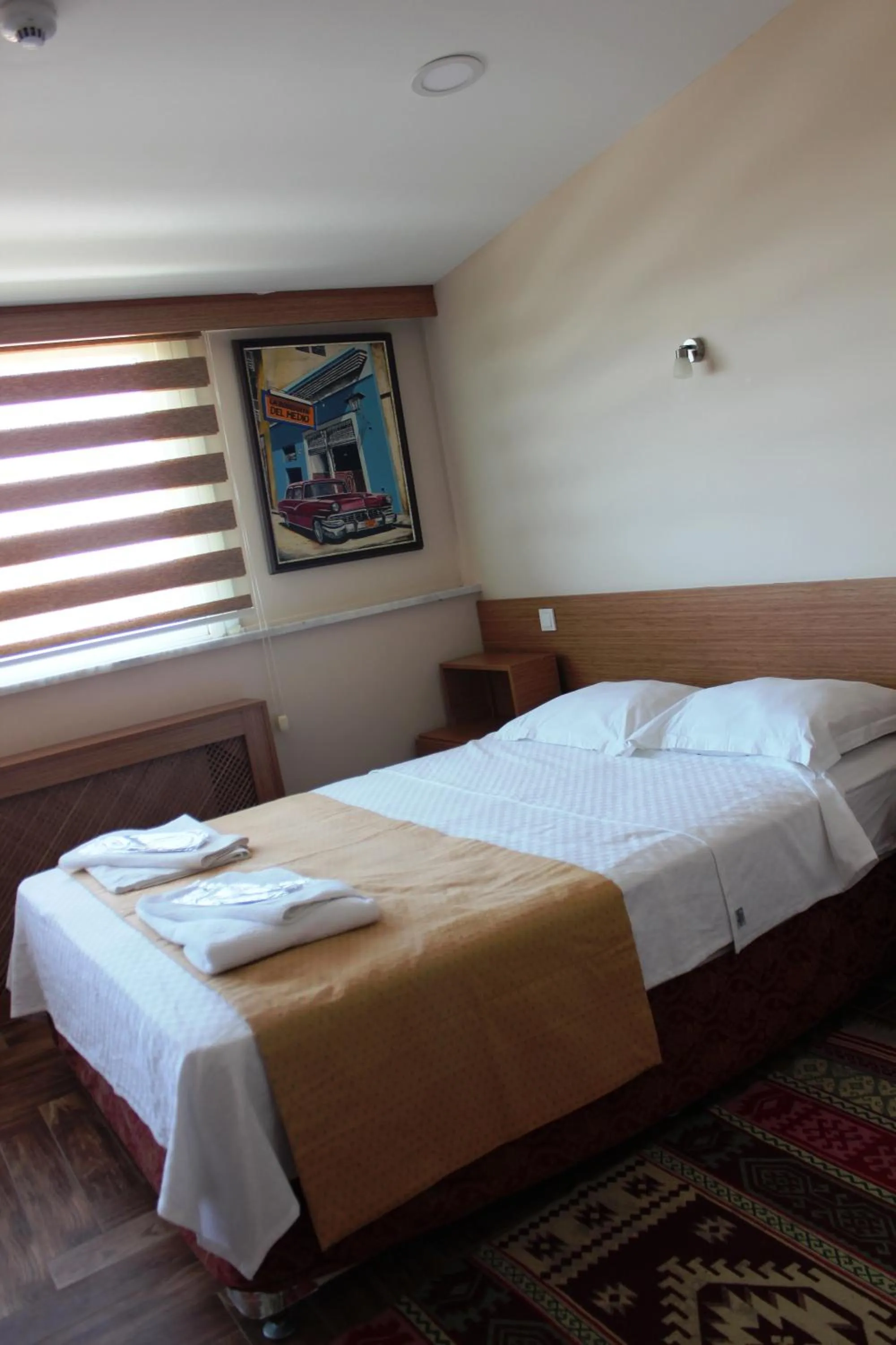 Photo of the whole room, Bed in Kadikoy Otel
