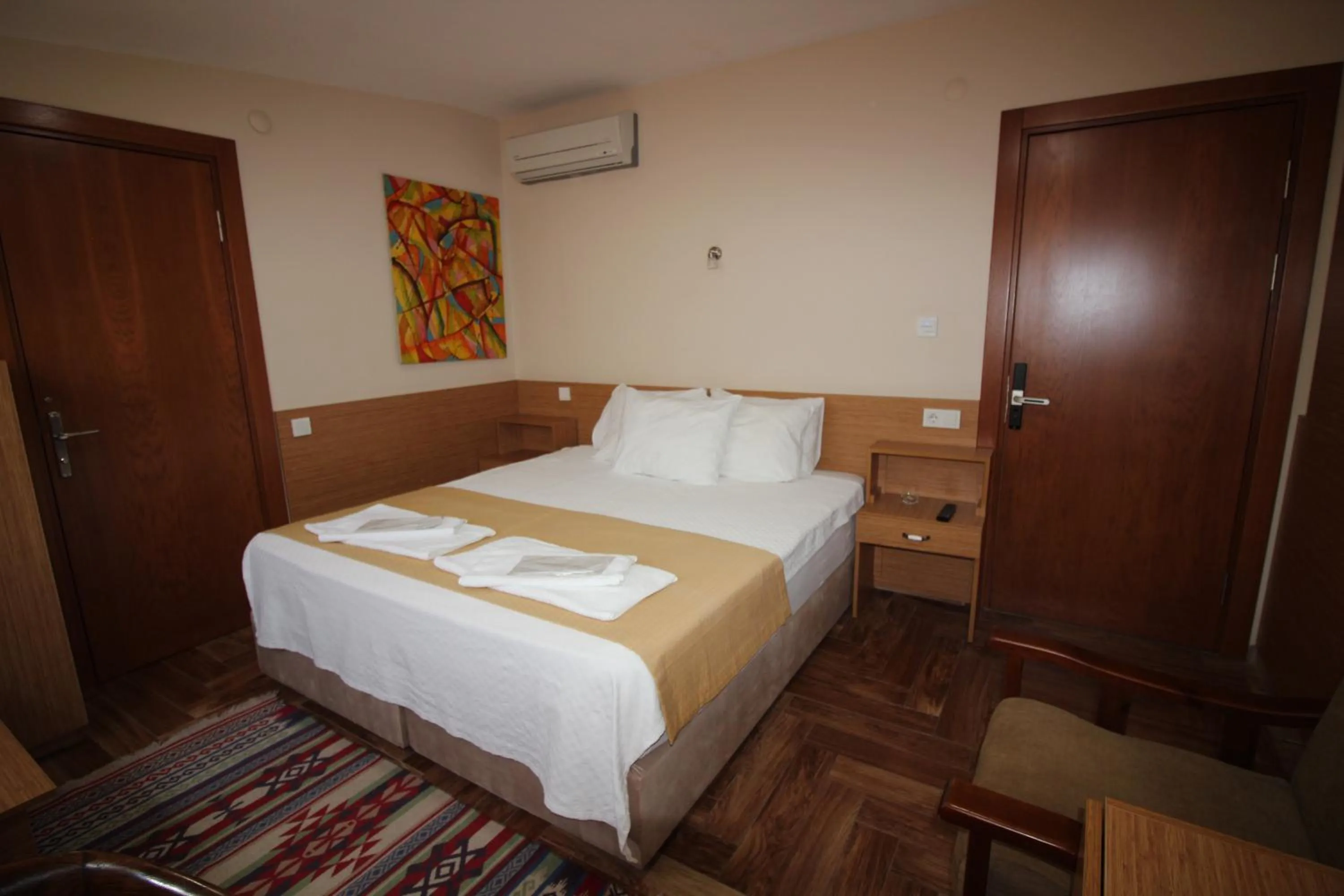 Photo of the whole room, Bed in Kadikoy Otel