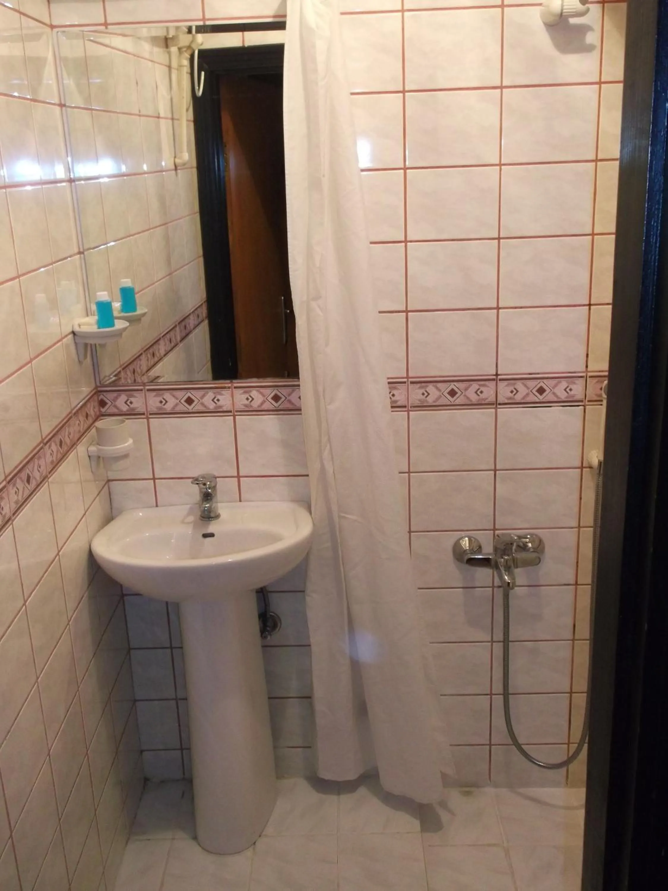 Bathroom in Kadikoy Otel