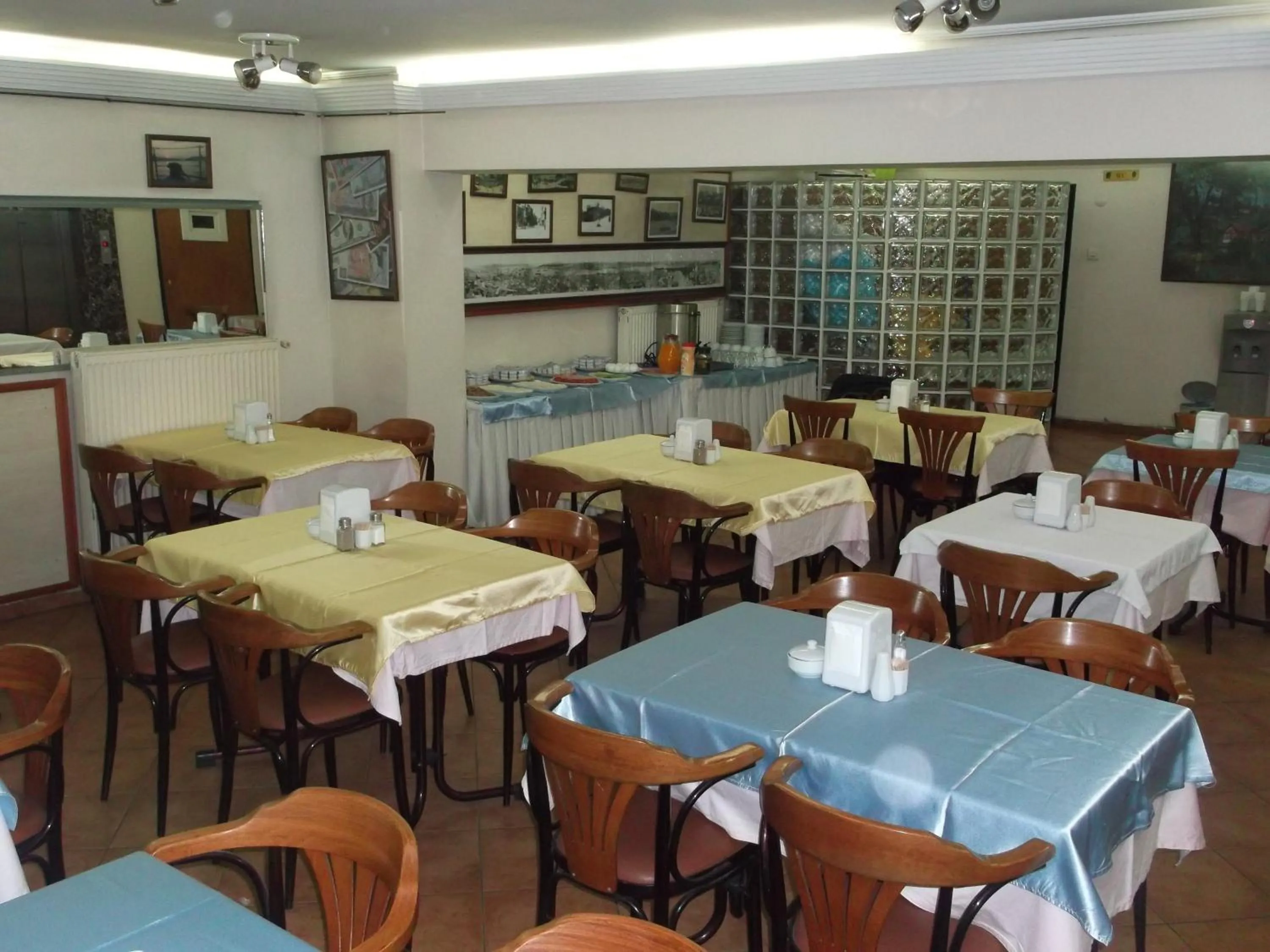 Restaurant/places to eat in Kadikoy Otel