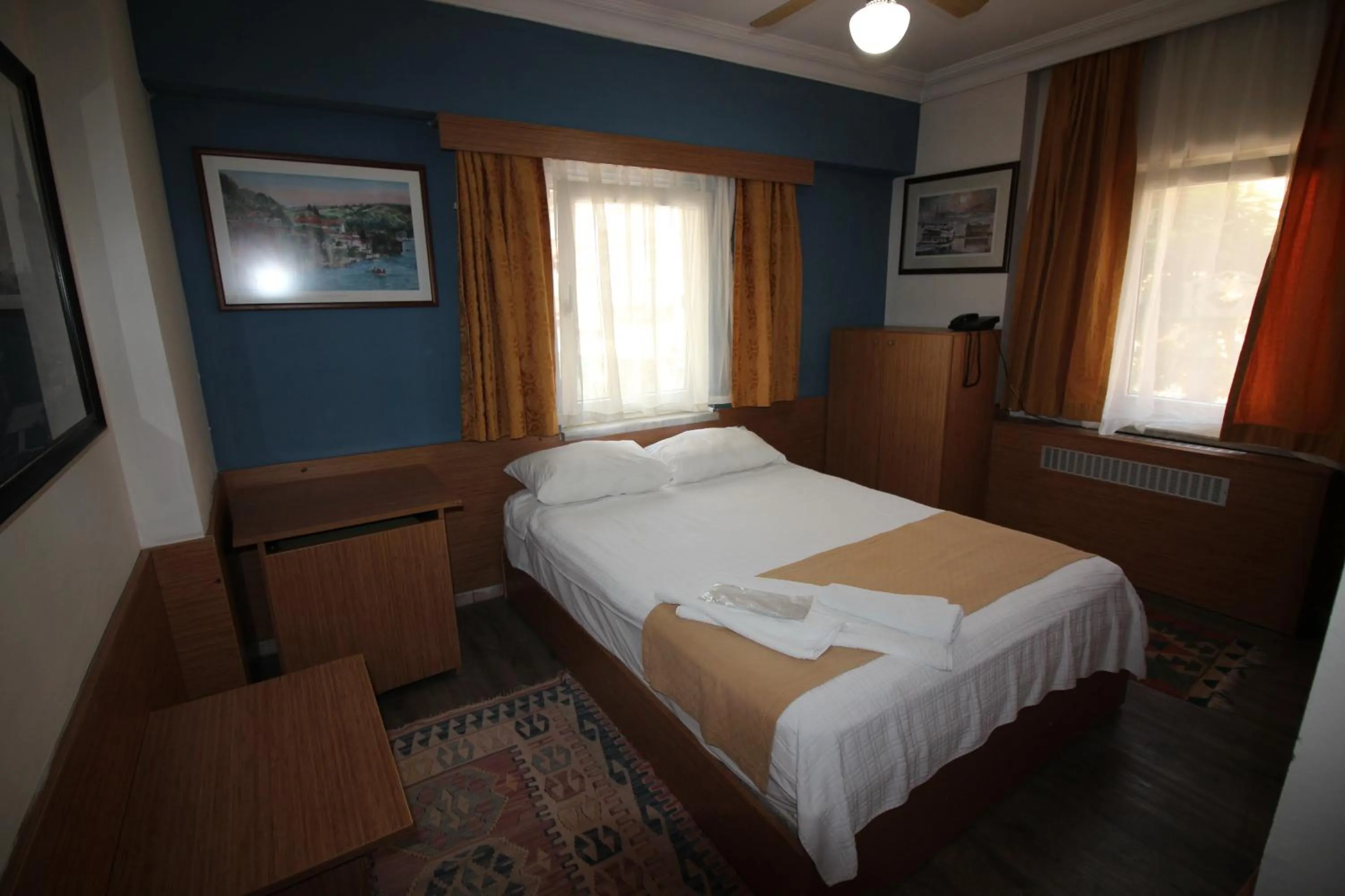 Photo of the whole room, Bed in Kadikoy Otel
