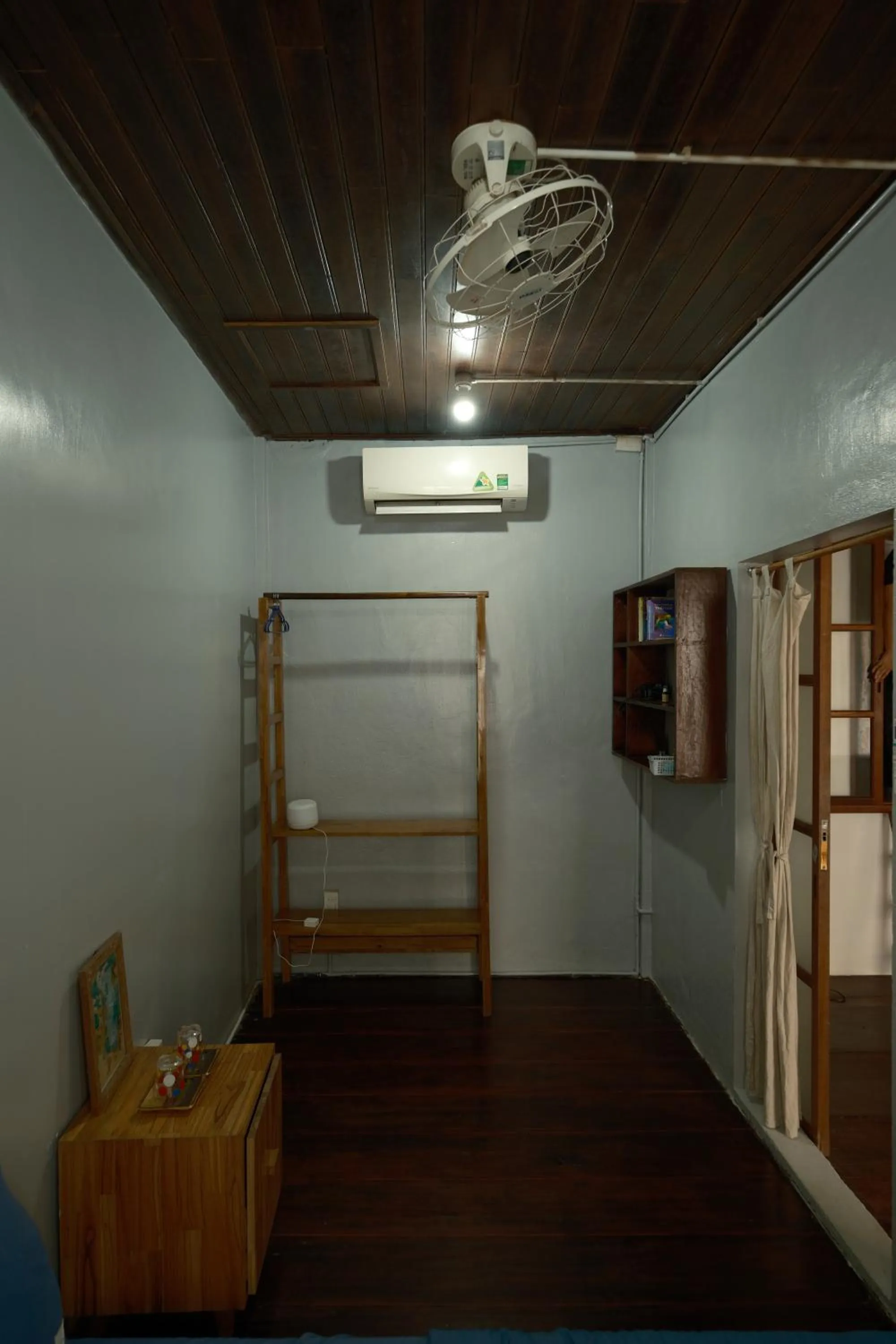 Photo of the whole room in a-mâze house