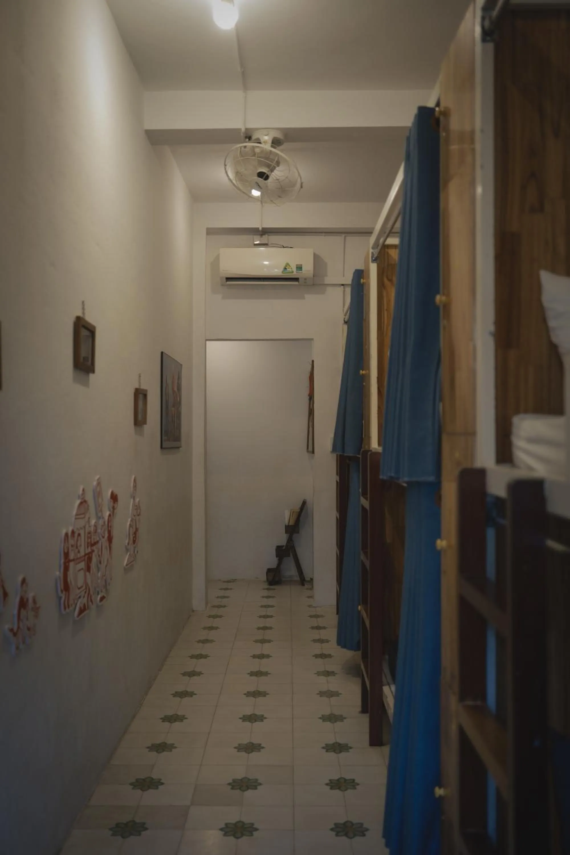 Photo of the whole room in a-mâze house