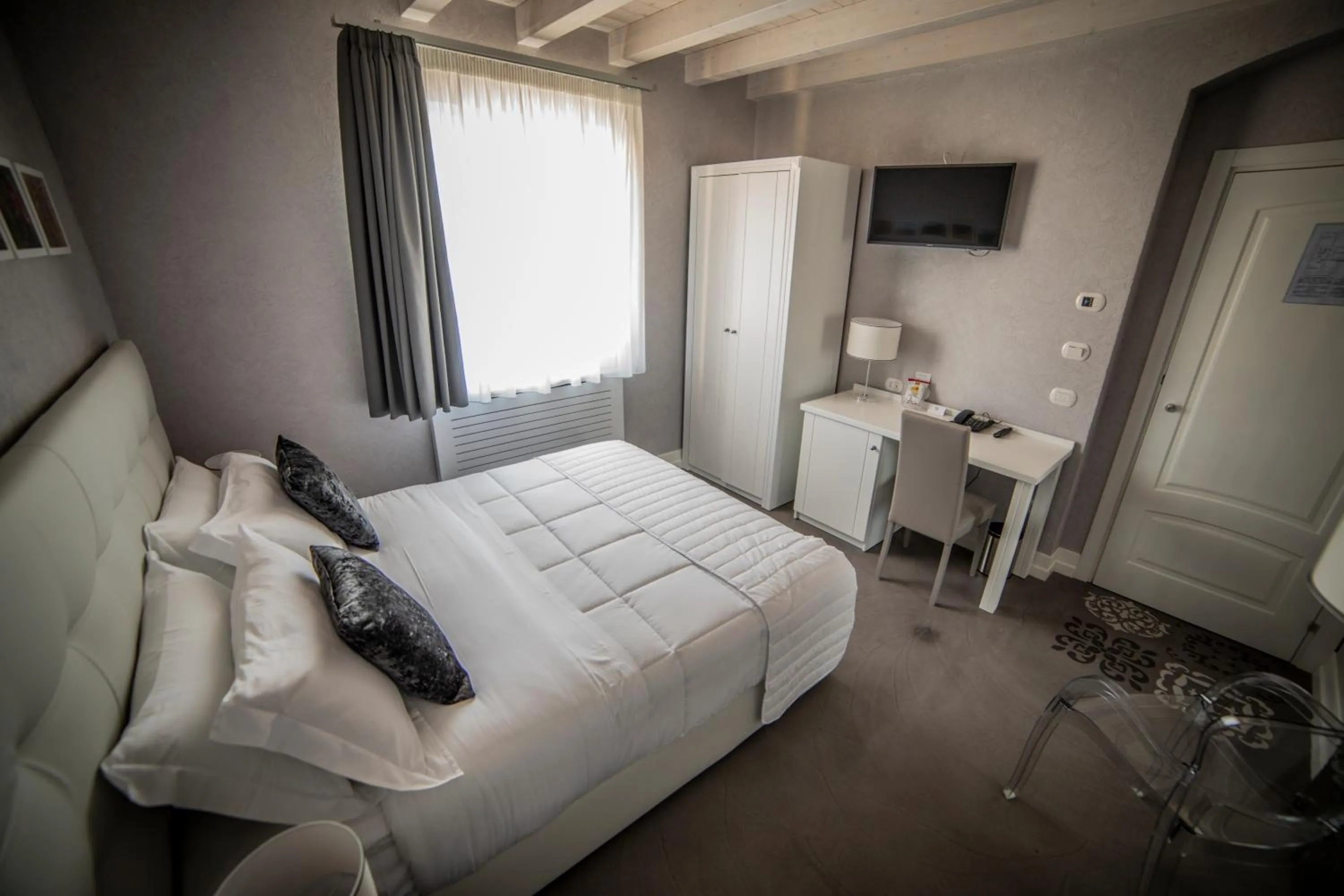 Bed in Hotel Villa Flora Relais