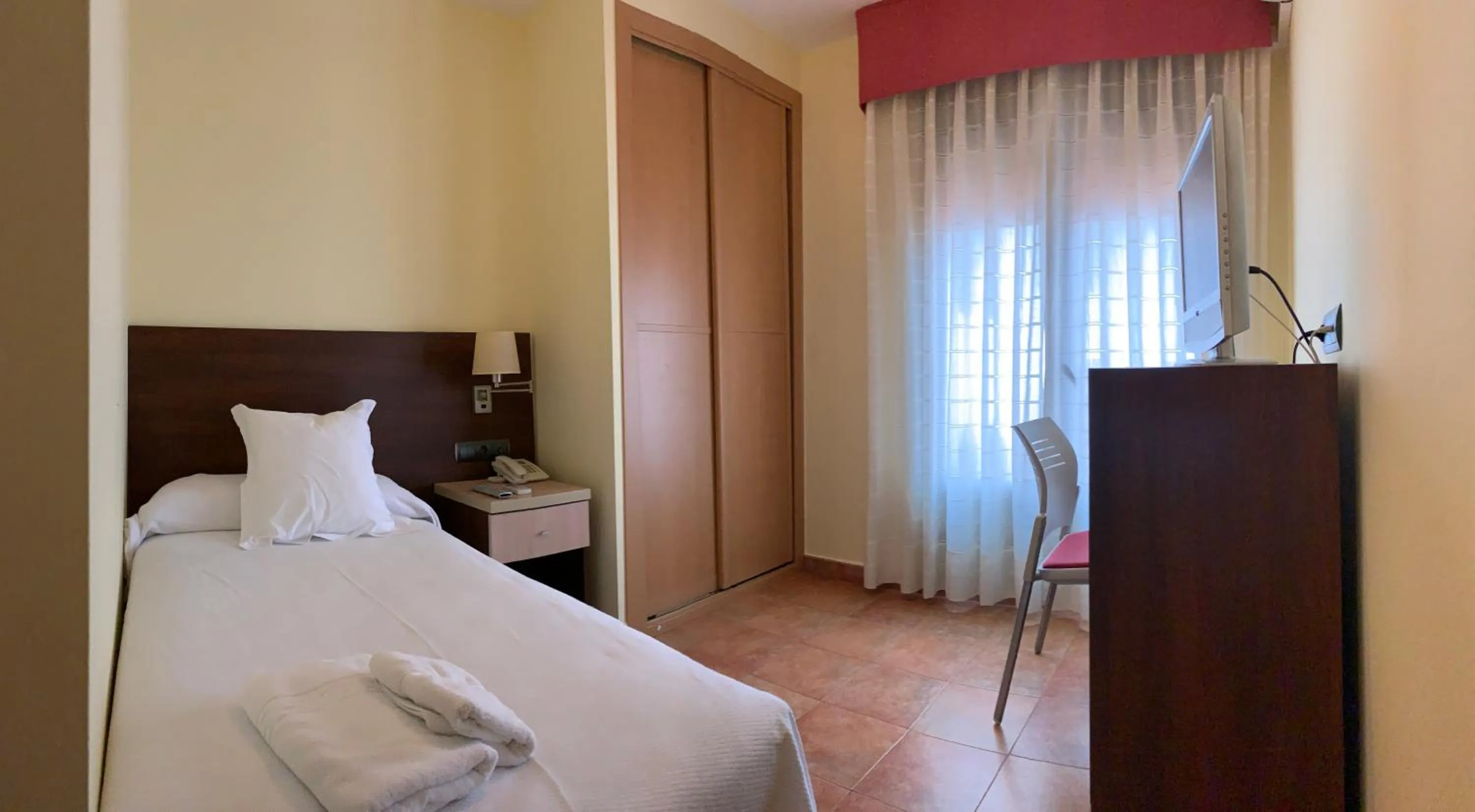 Bed in Hostal Monasterio de Rueda