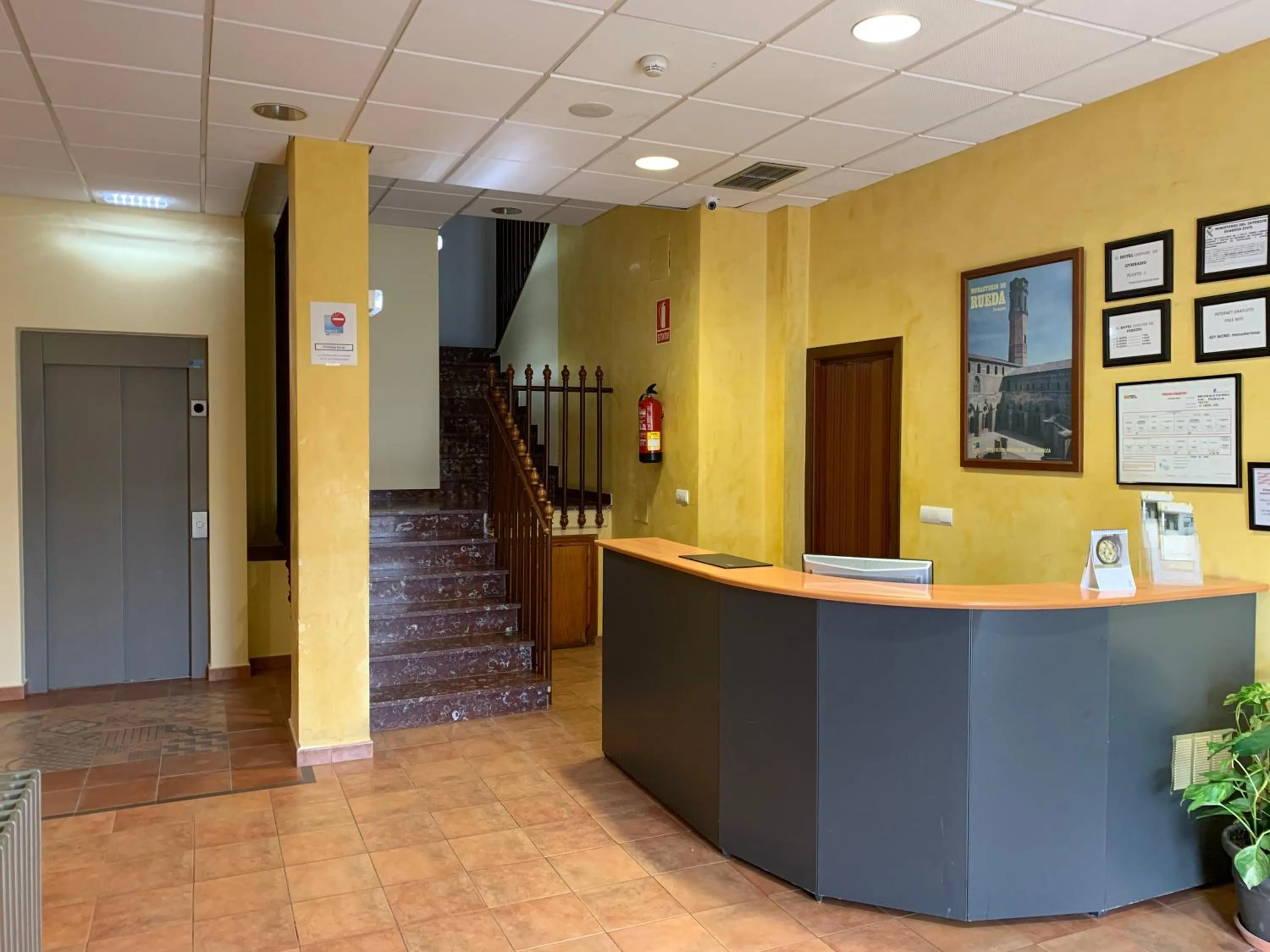 Lobby or reception in Hostal Monasterio de Rueda