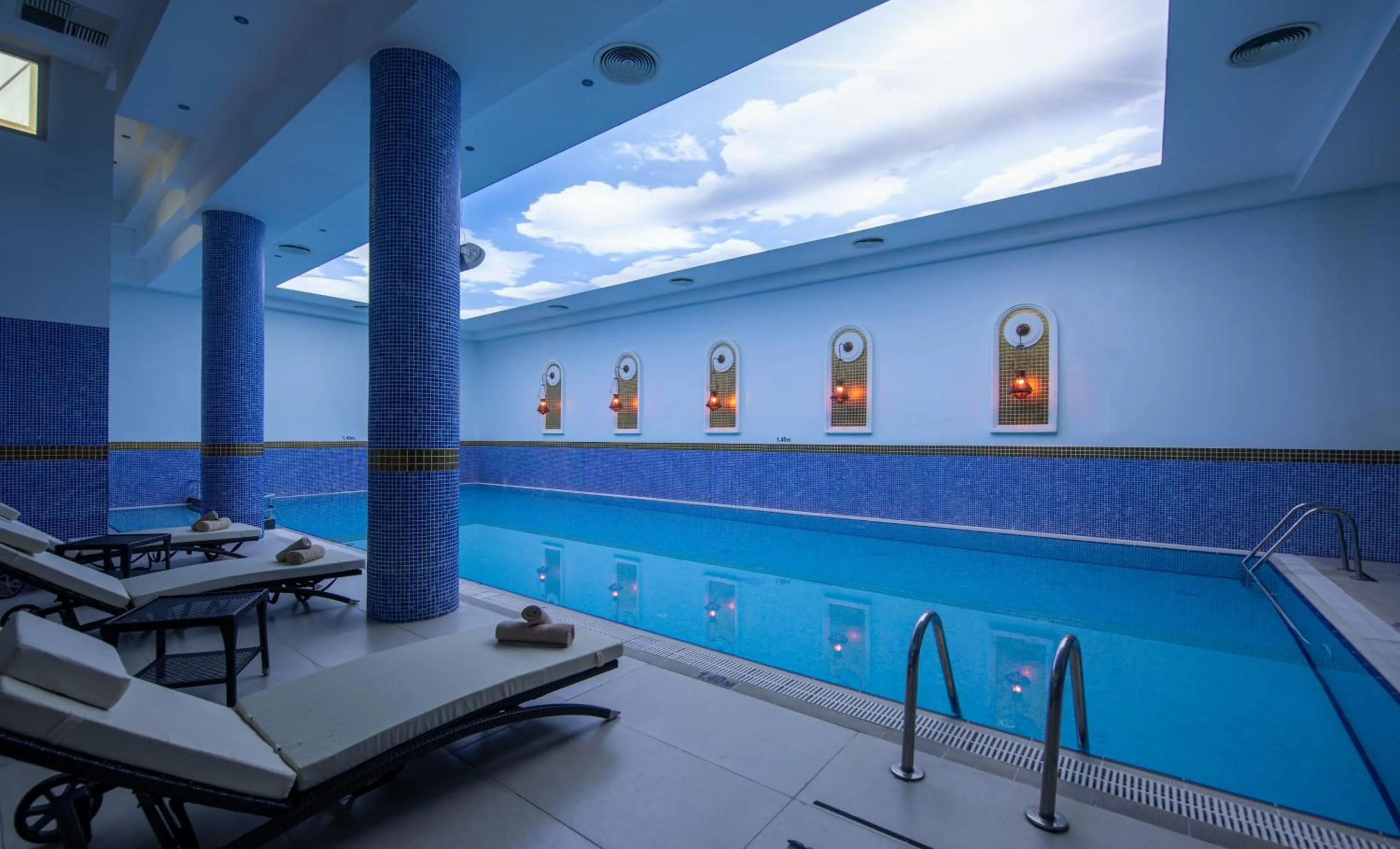 Swimming pool in Wellborn Luxury Hotel