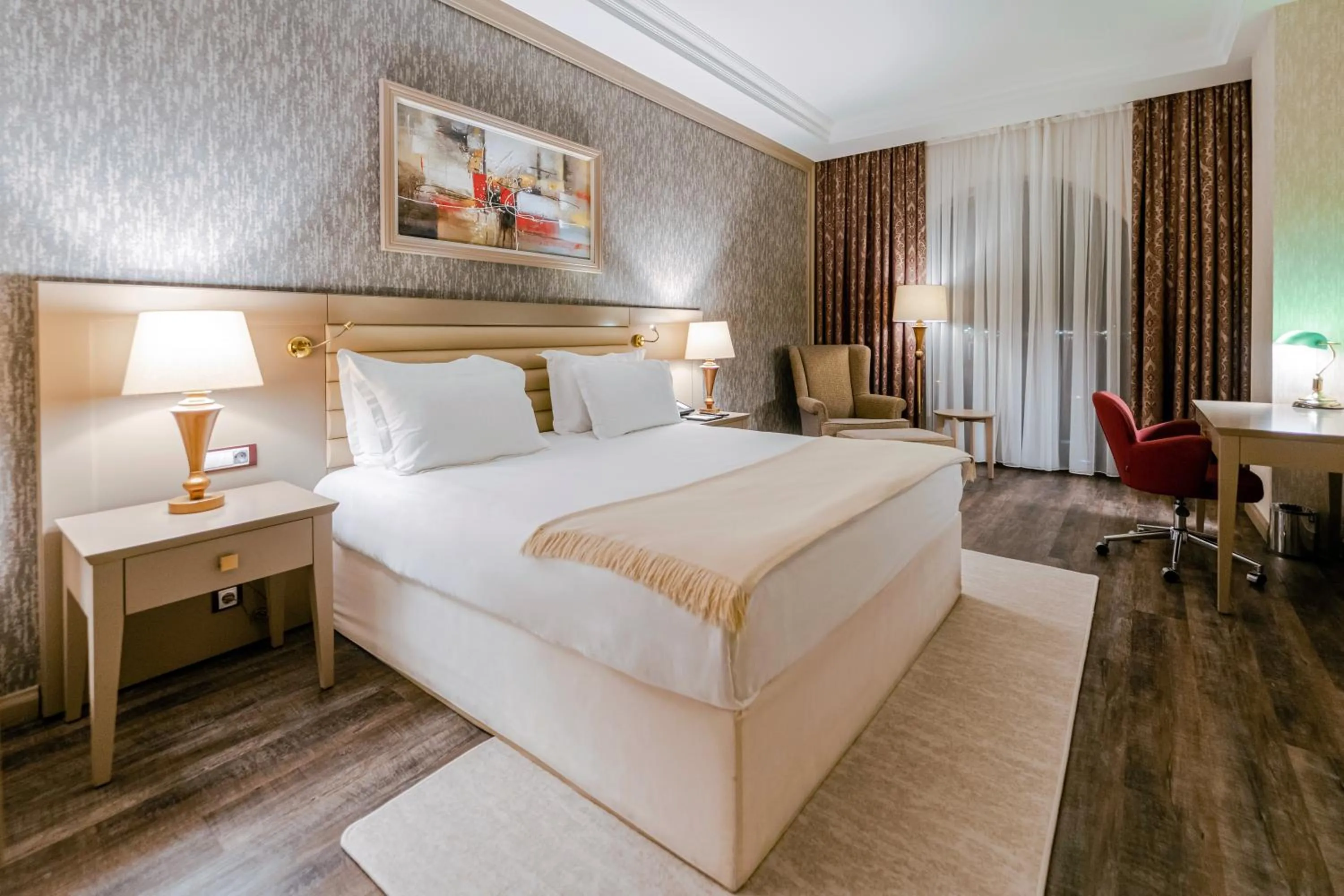 Bed in Wellborn Luxury Hotel