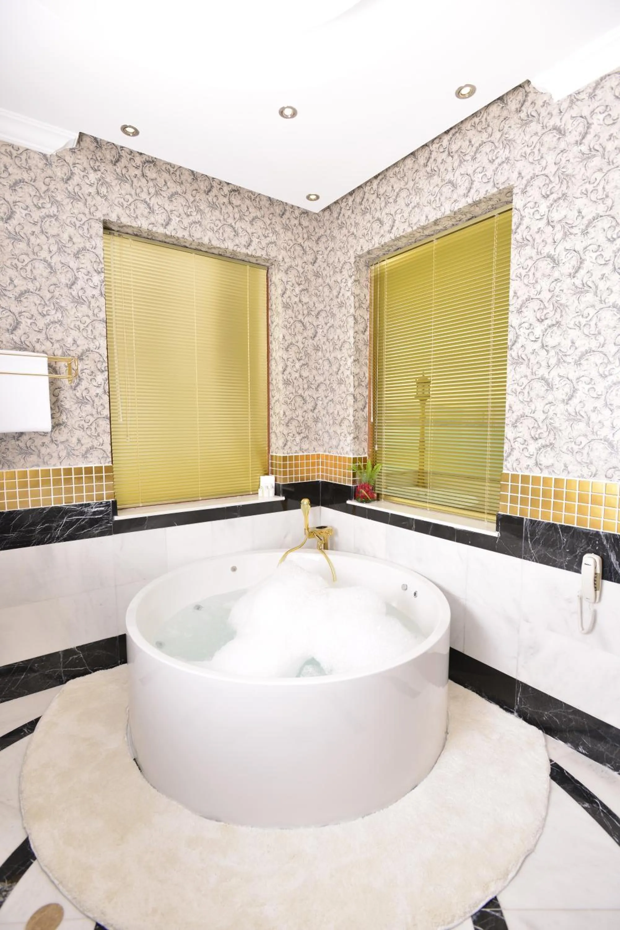 Bathroom in Wellborn Luxury Hotel