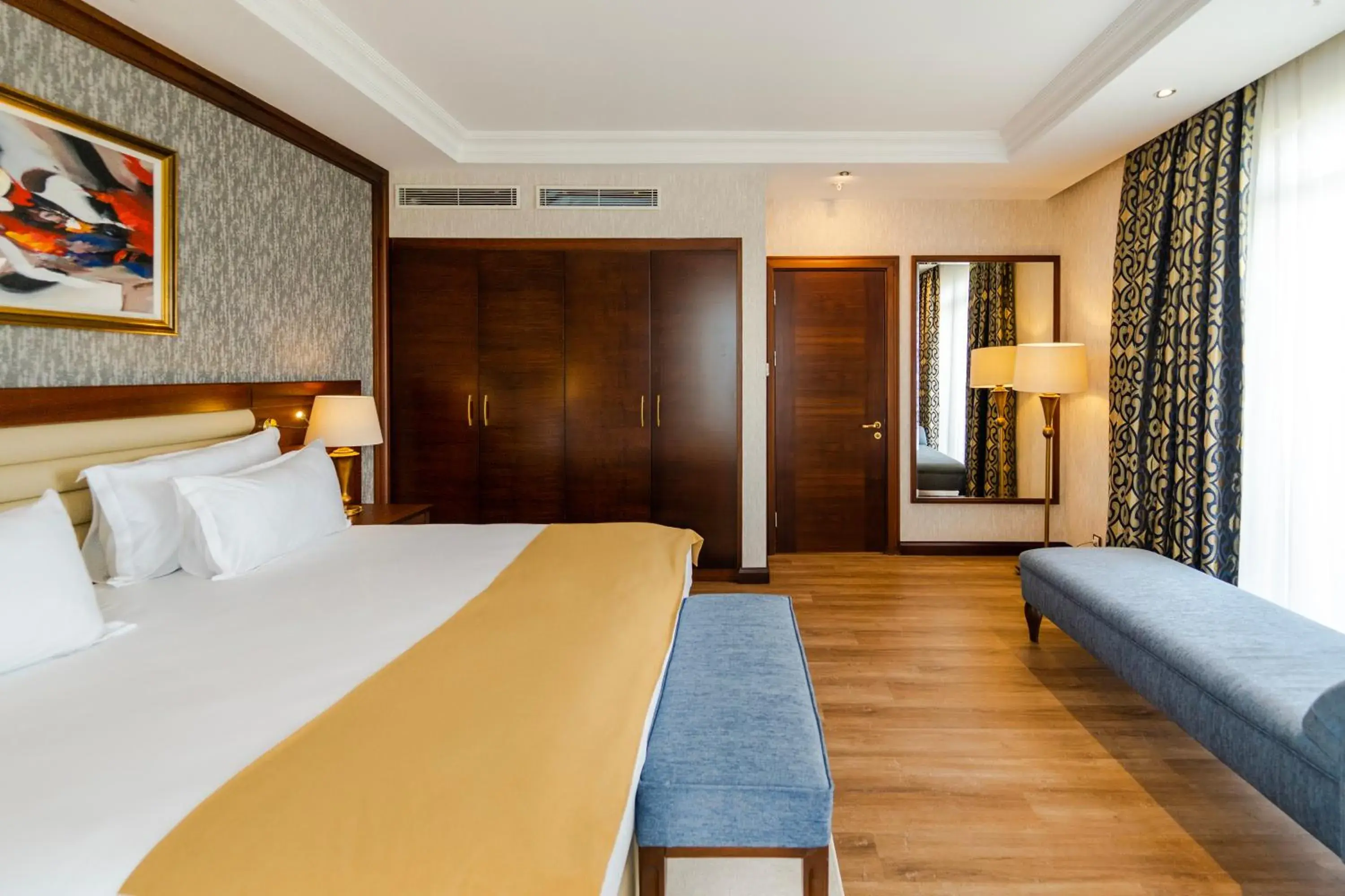 King Suite in Wellborn Luxury Hotel King Suite in Wellborn Luxury Hotel