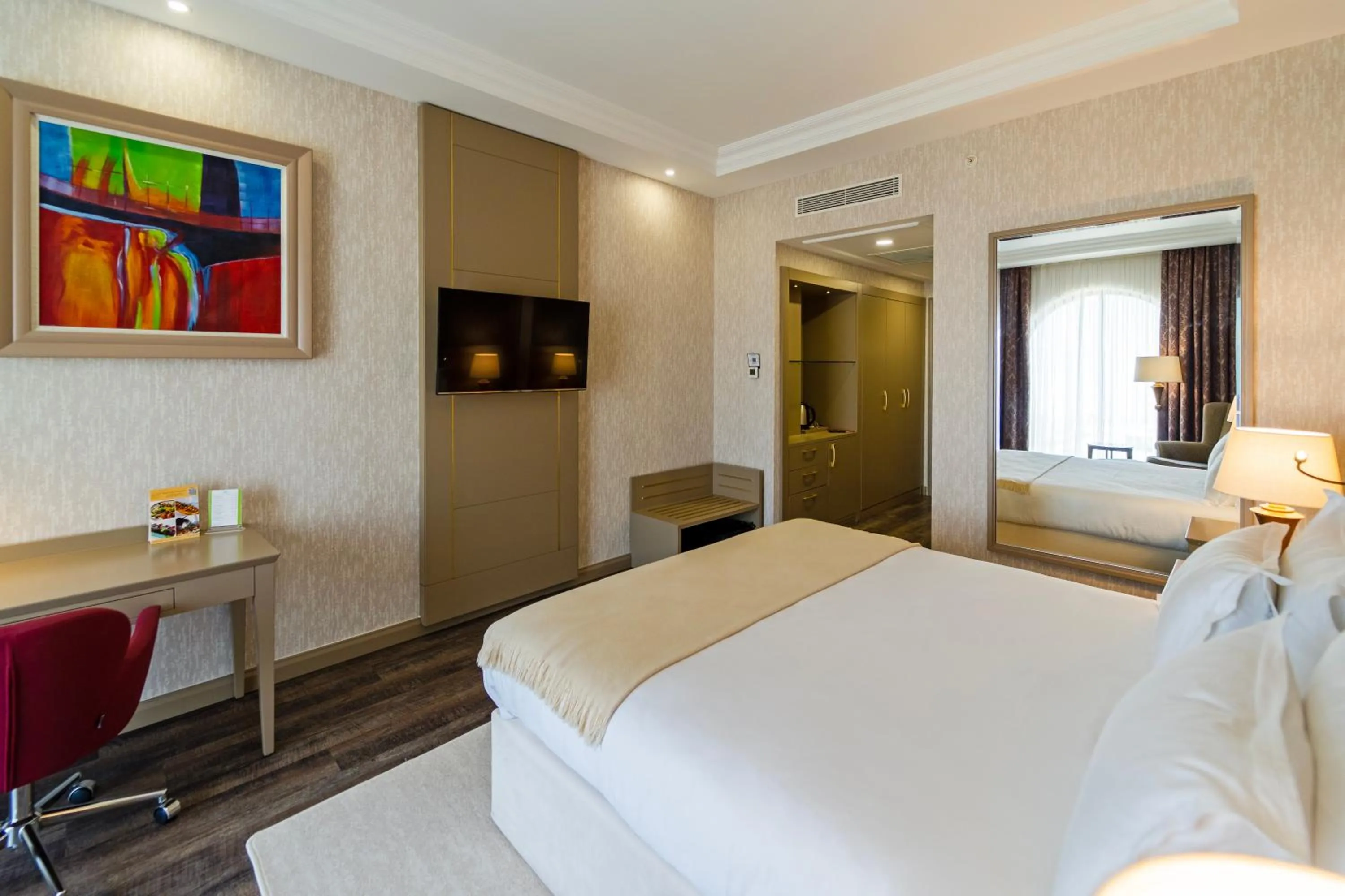 Bedroom, Bed in Wellborn Luxury Hotel