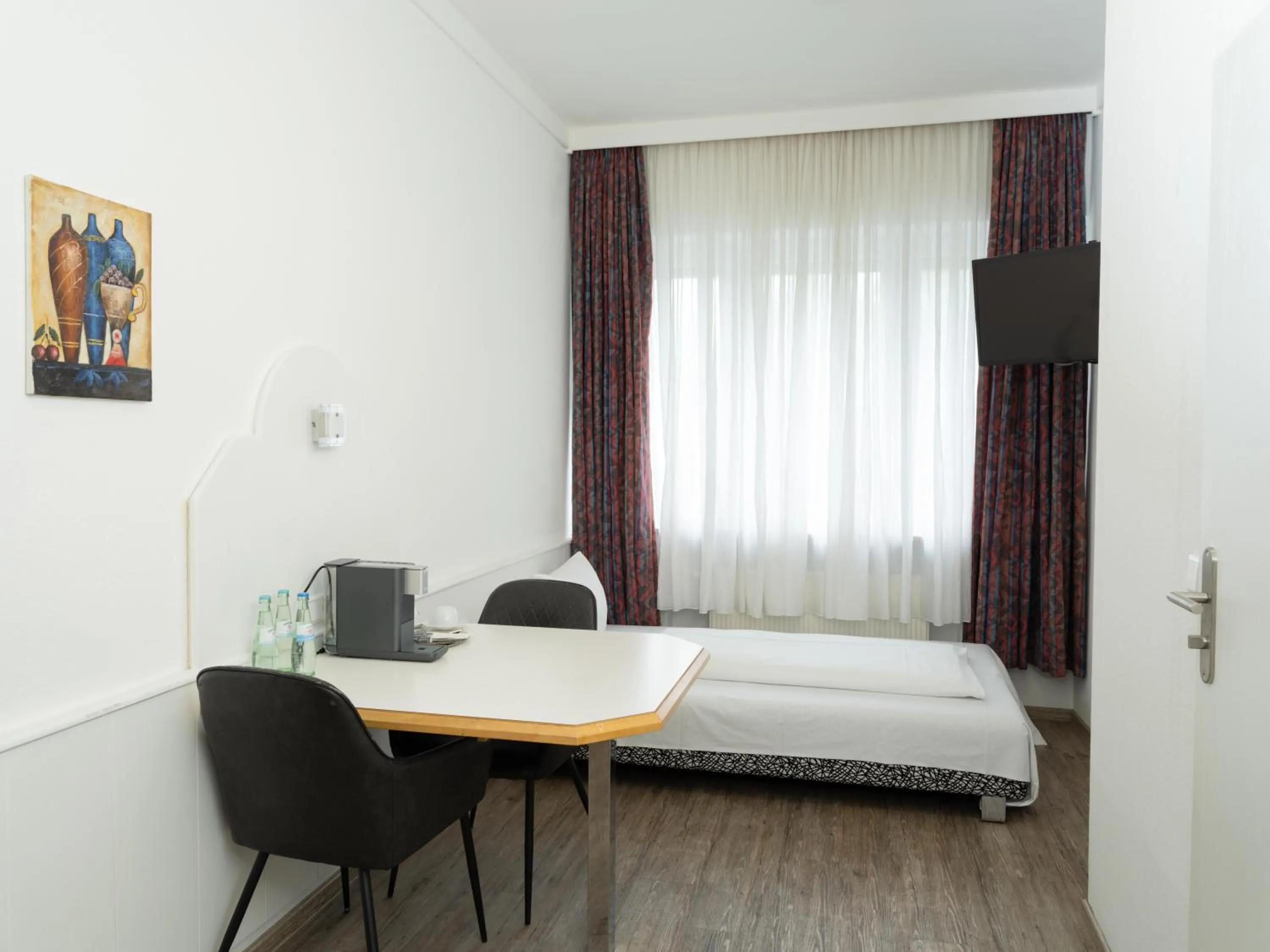 Photo of the whole room, Bed in DONAUHOTEL Ingolstadt