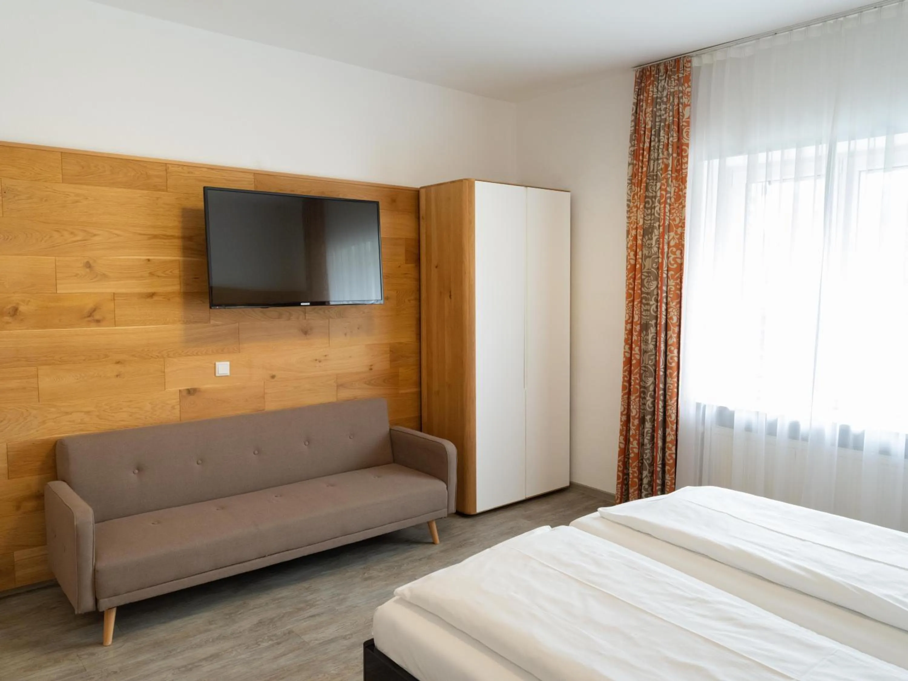 Photo of the whole room, Bed in DONAUHOTEL Ingolstadt