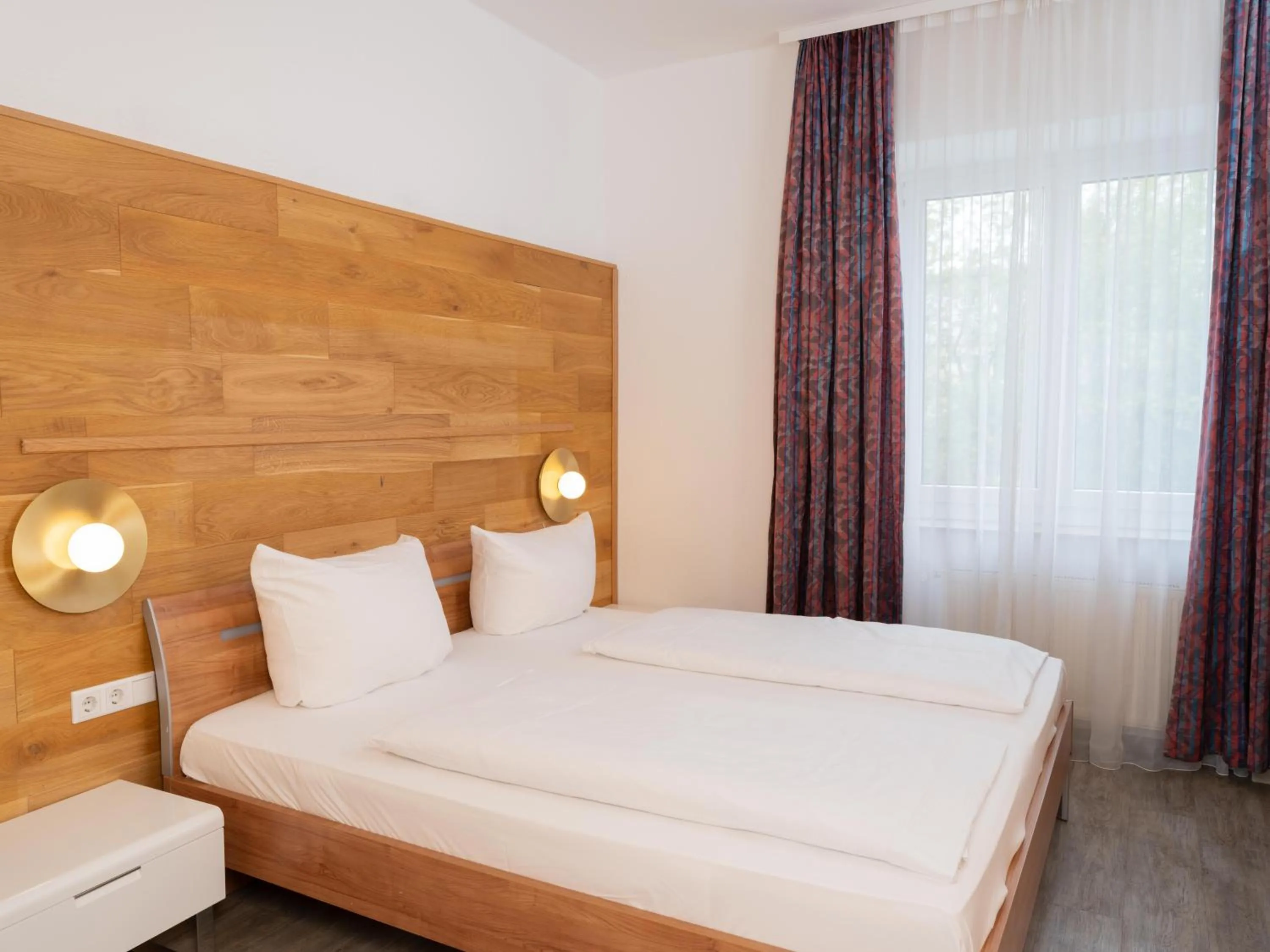 Bedroom, Bed in DONAUHOTEL Ingolstadt