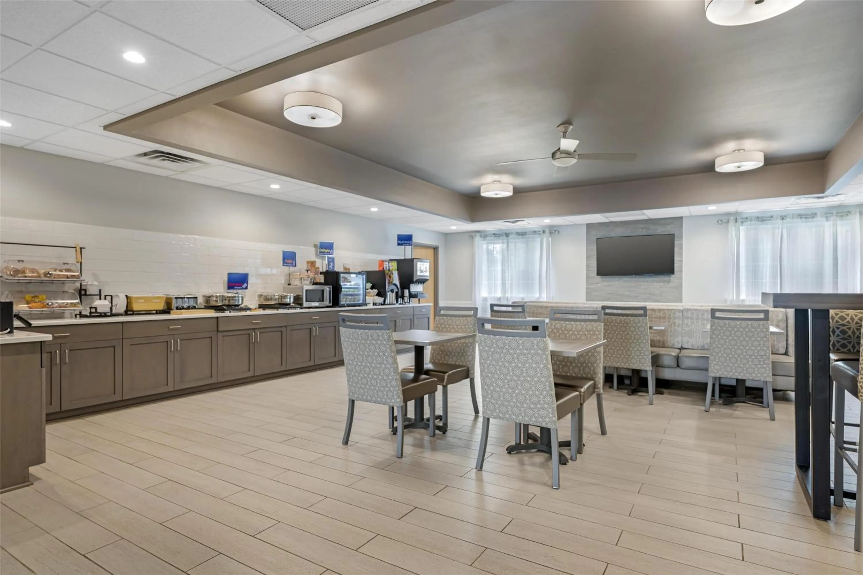 Breakfast in Best Western Brockport Inn & Suites