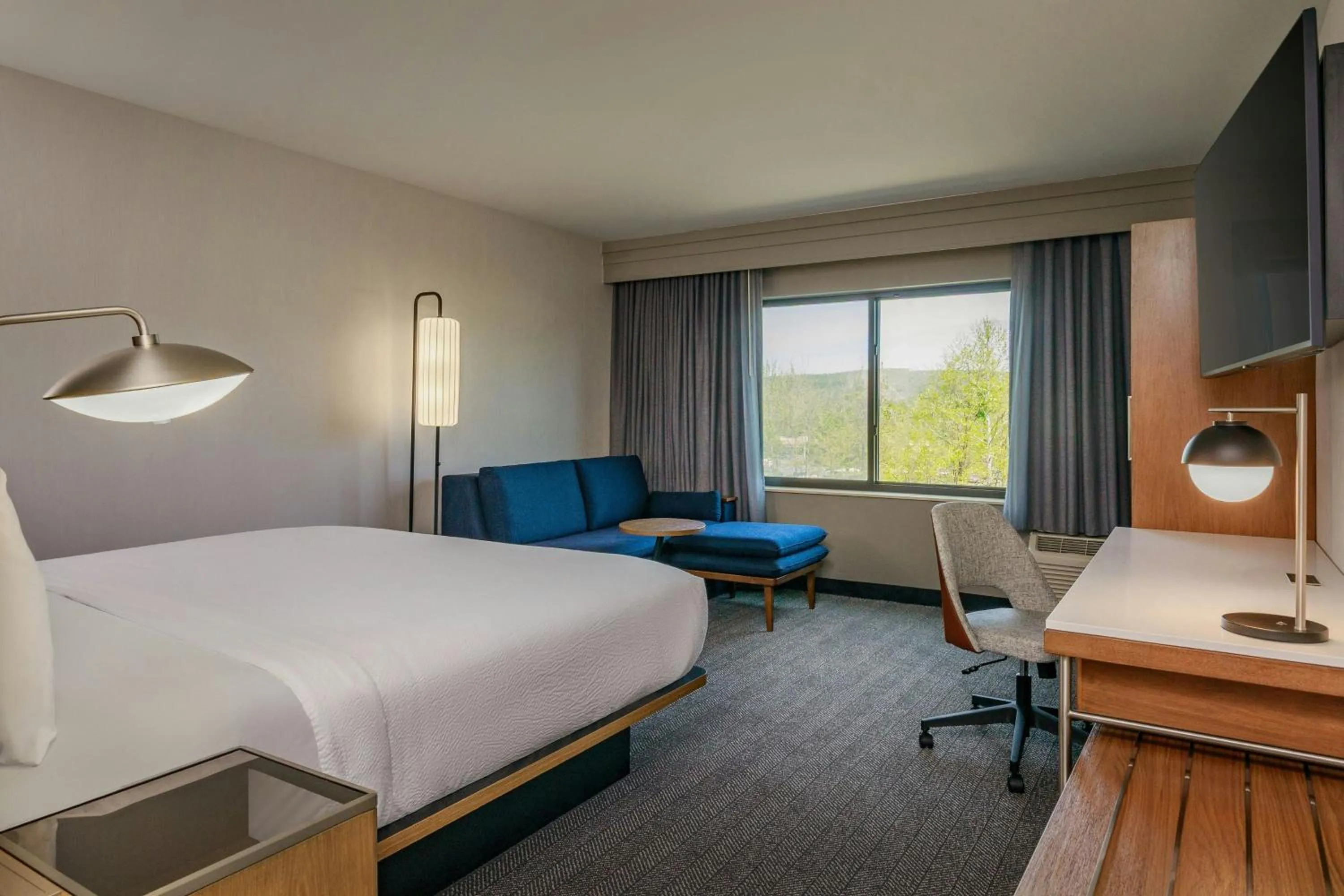 Photo of the whole room, Bed in Courtyard by Marriott Oneonta