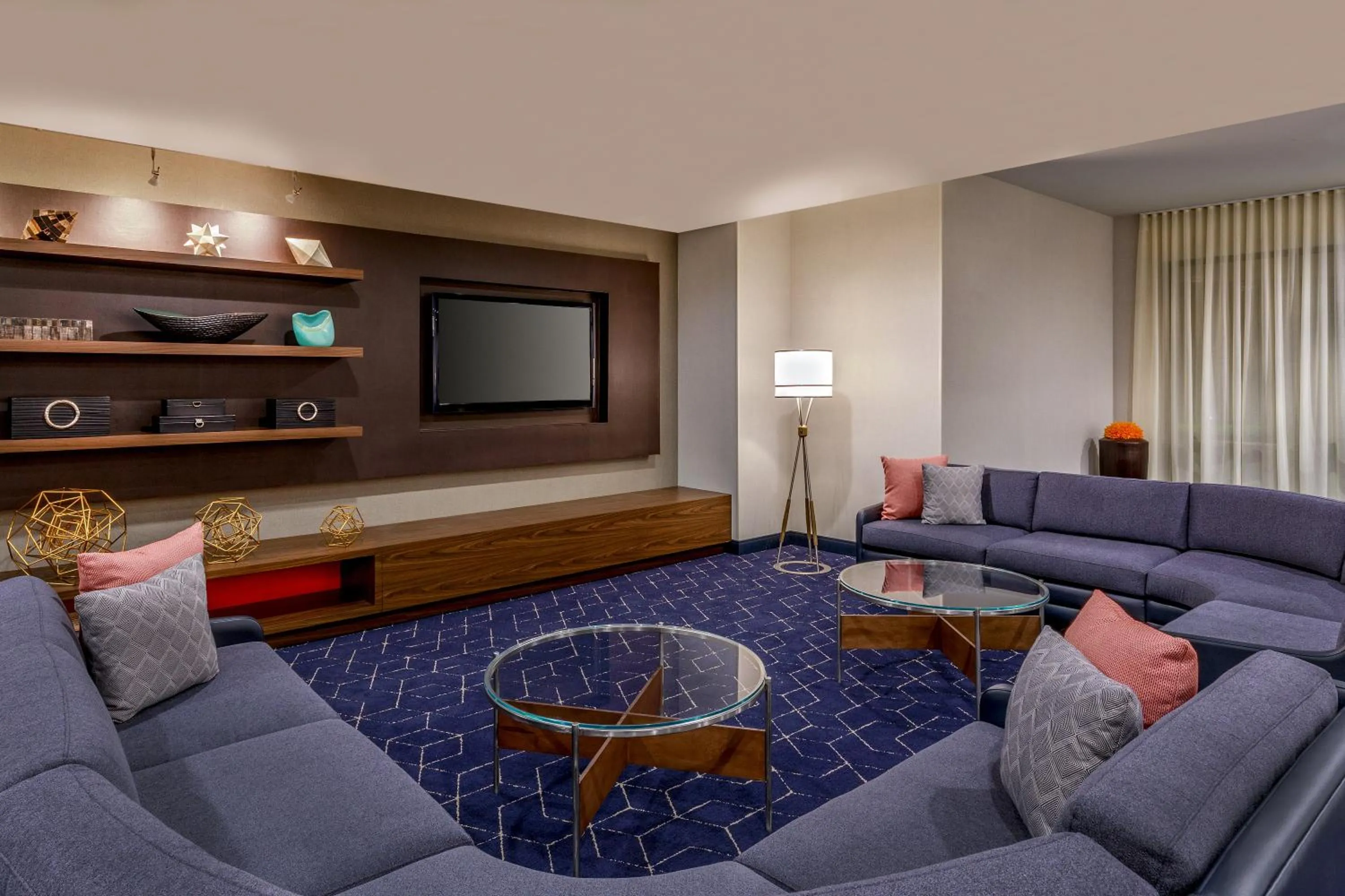 Seating area in Courtyard by Marriott Oneonta