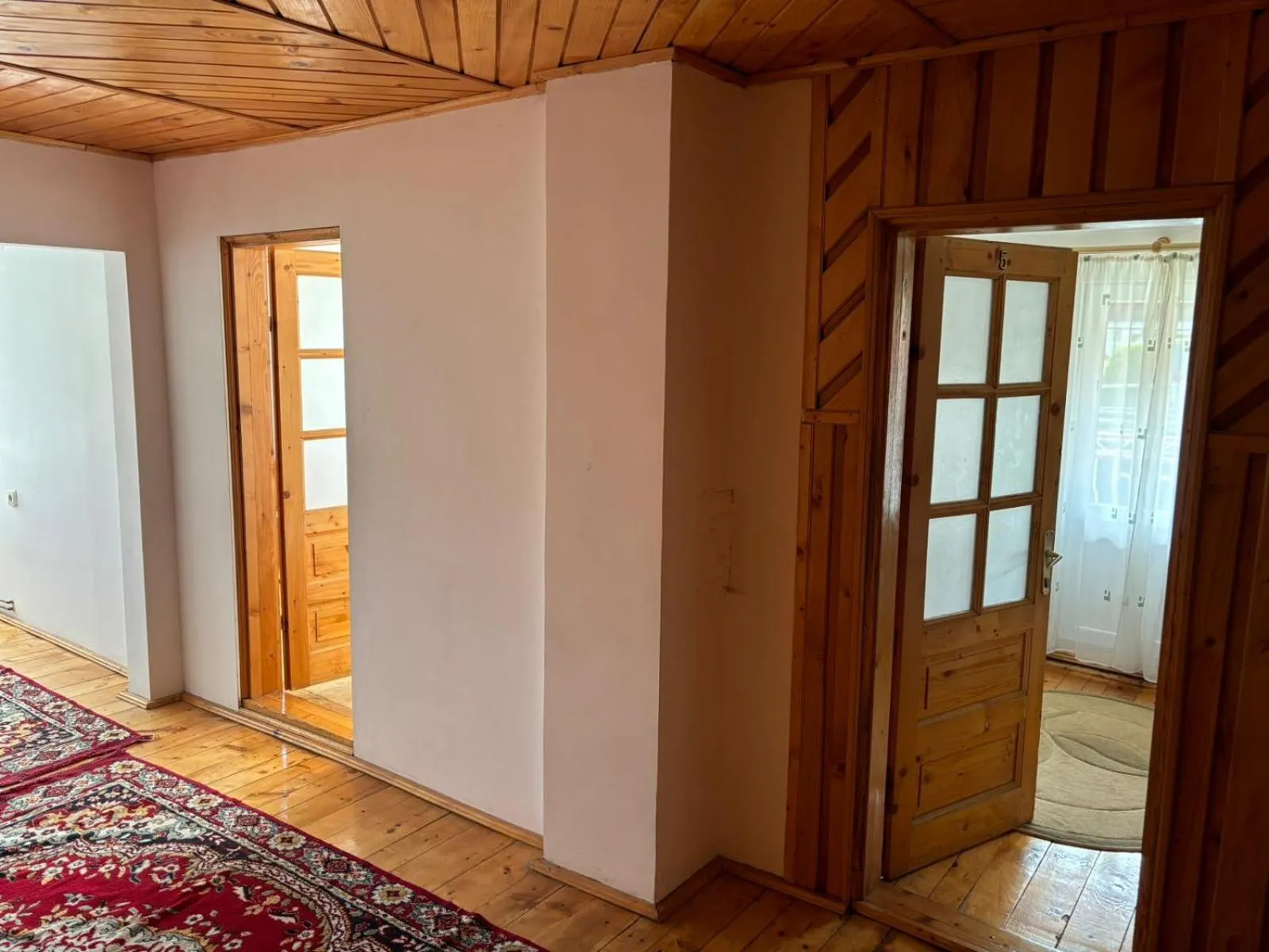 Bed in Pensiunea Luminita