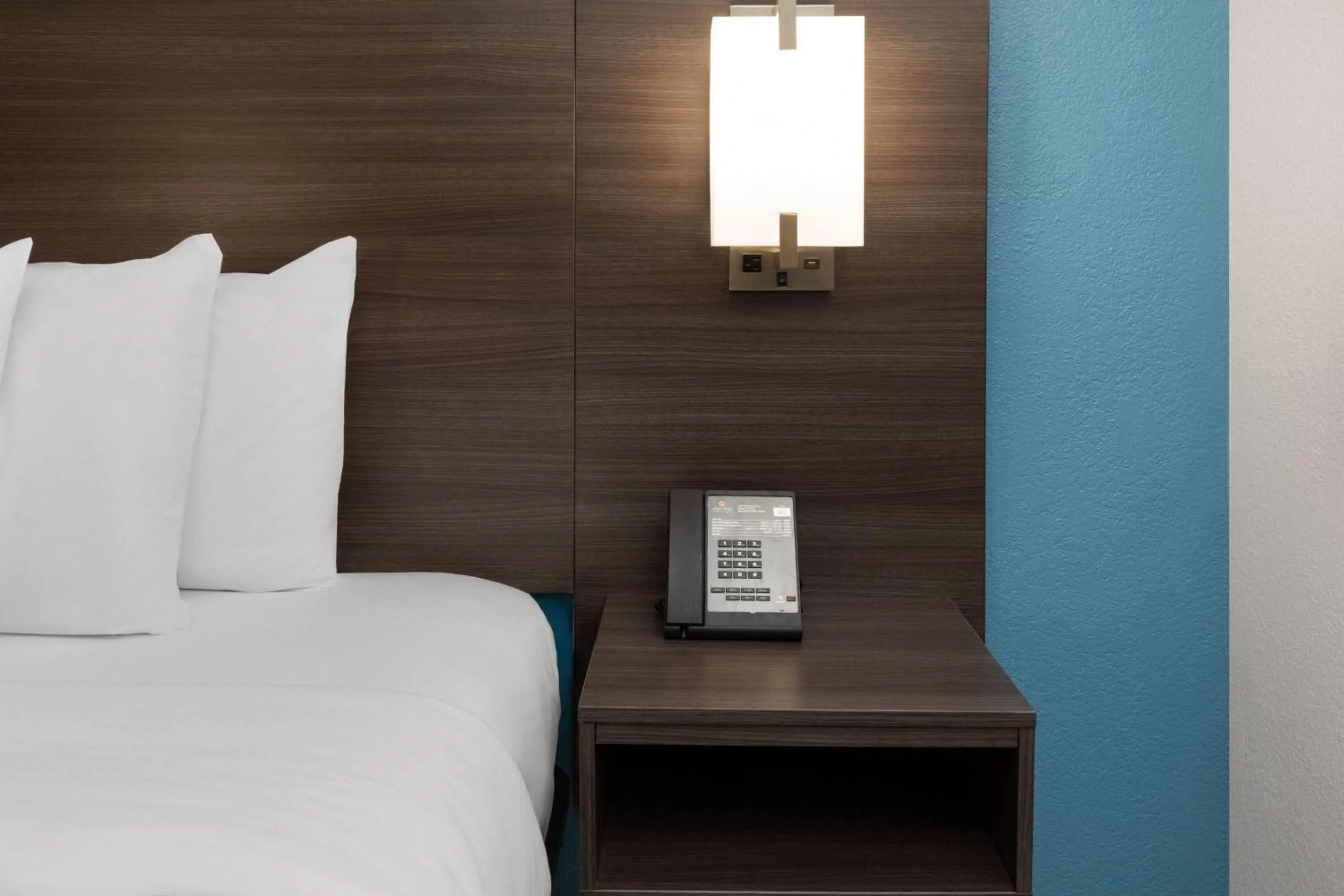 Photo of the whole room, Bed in La Quinta by Wyndham Houston Stafford Sugarland