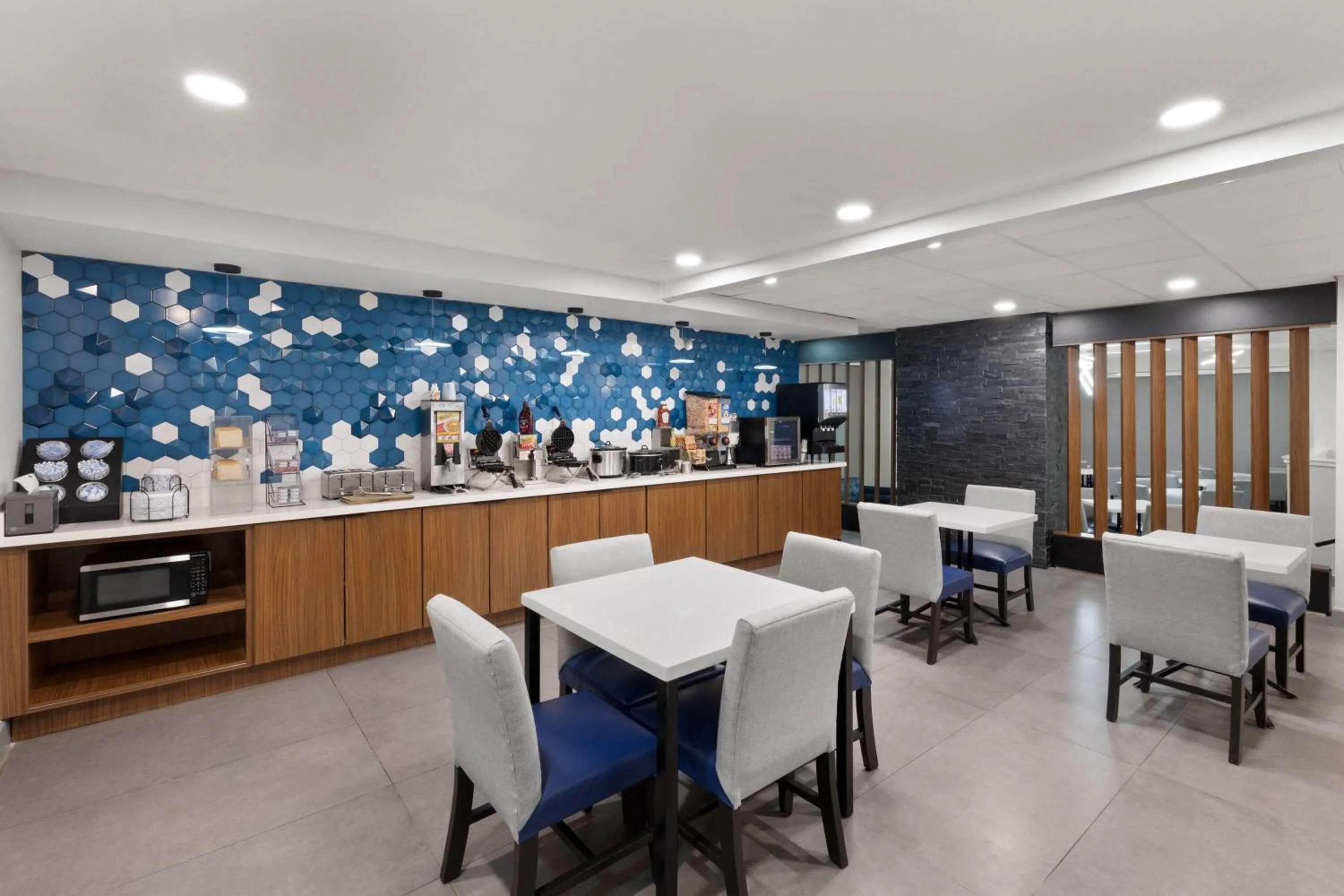 Breakfast in La Quinta by Wyndham Houston Stafford Sugarland