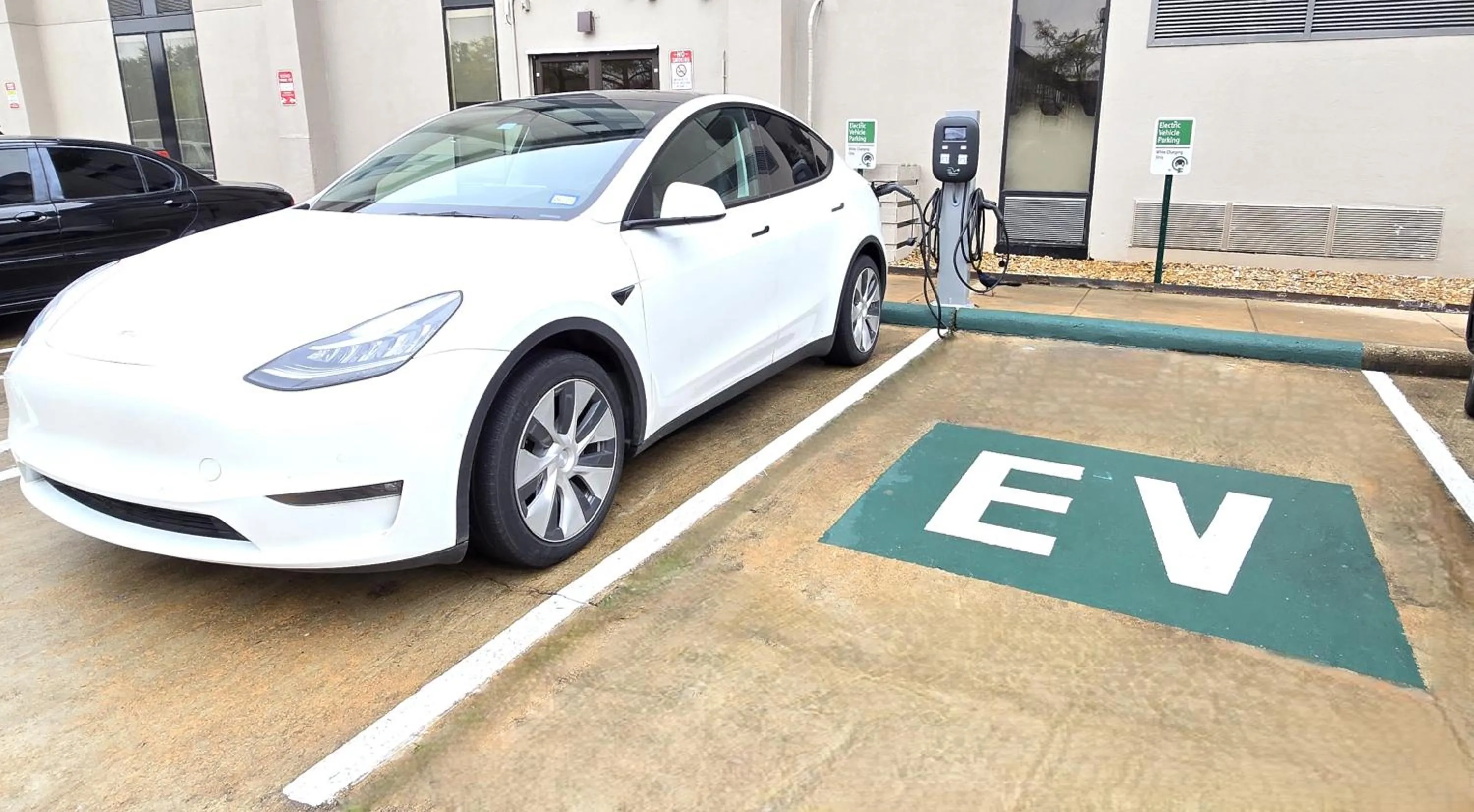 Parking in La Quinta by Wyndham Houston Stafford Sugarland