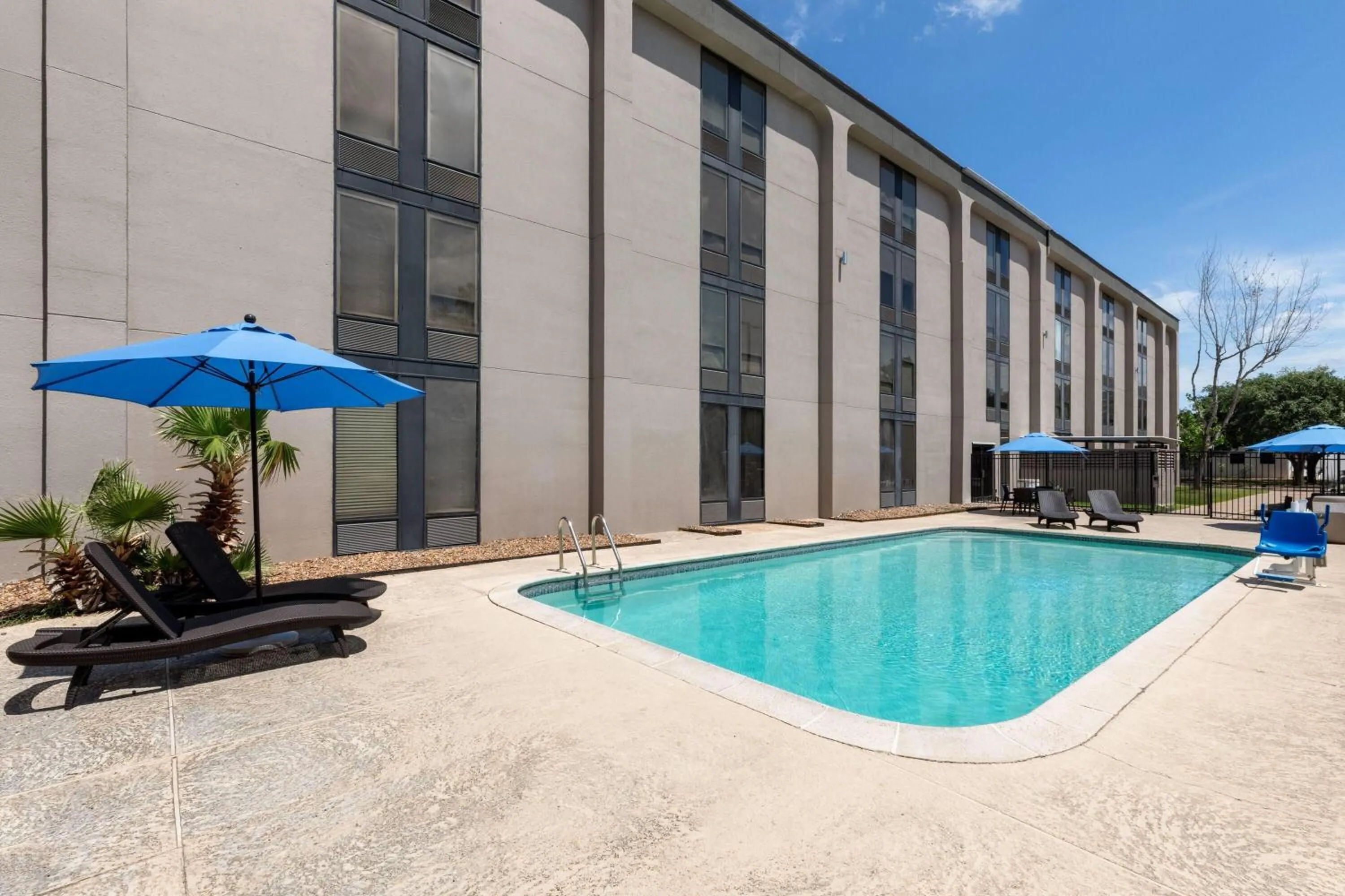 Swimming pool in La Quinta by Wyndham Houston Stafford Sugarland