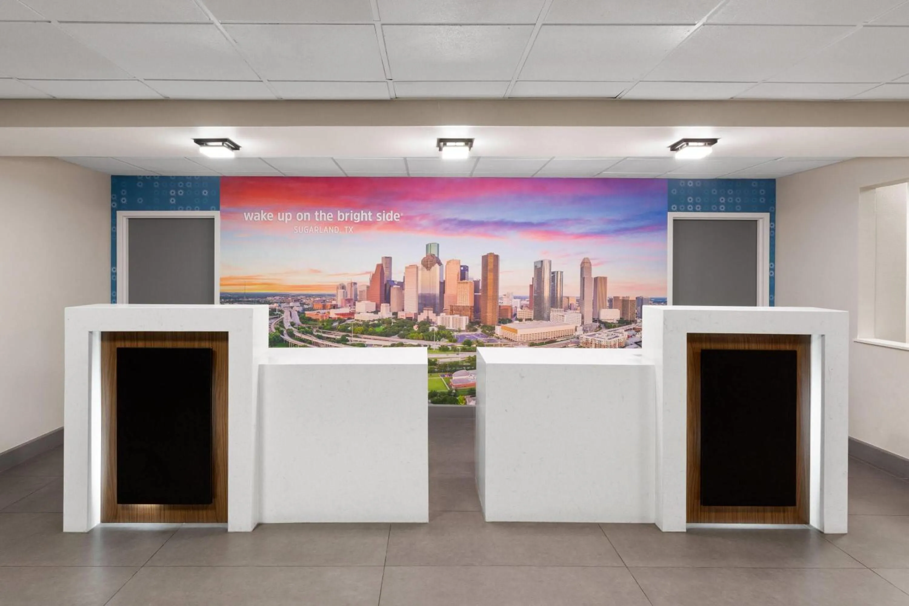 Lobby or reception in La Quinta by Wyndham Houston Stafford Sugarland