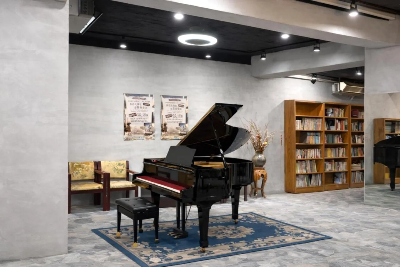 Library in Inn Sun Hotel